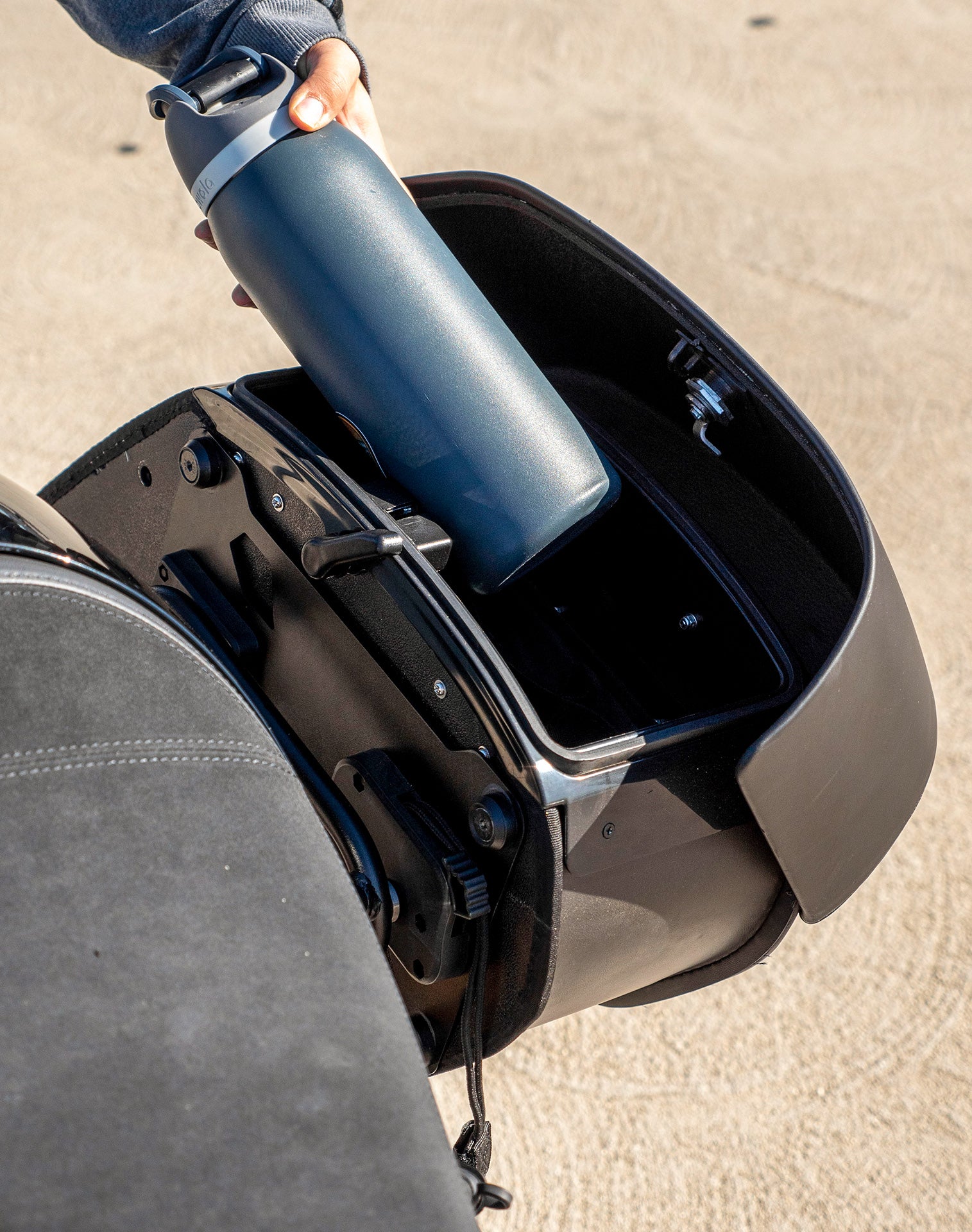 28L - Baelor Medium Quick Mount Triumph Thruxton RS Motorcycle Saddlebags v4