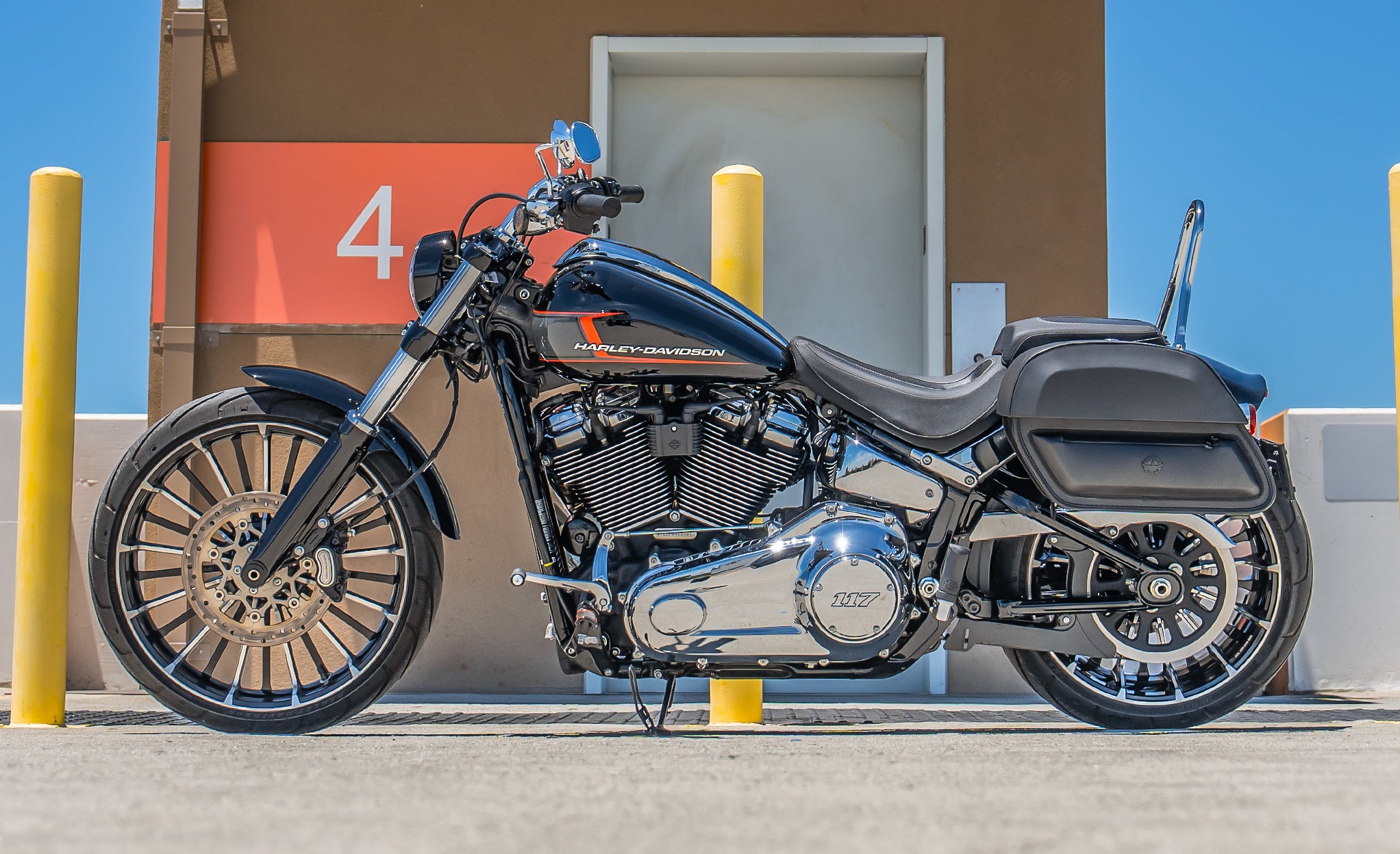 28L - Pantheon Medium Quick Mount Harley Softail Breakout FXBR/S Motorcycle Saddlebags @expand