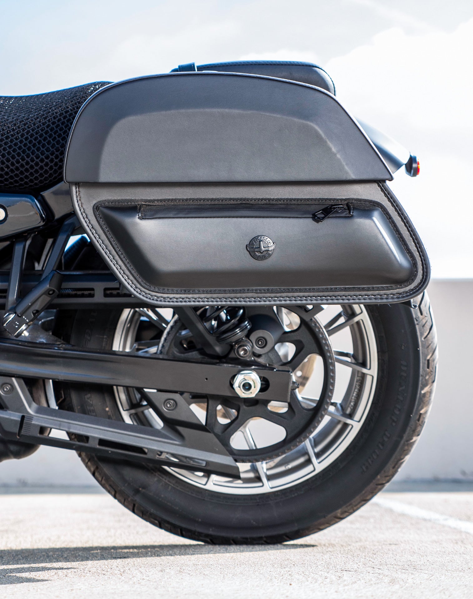 28L - Pantheon Medium Quick Mount Harley Sportster Nightster RH975/S Motorcycle Saddlebags v2