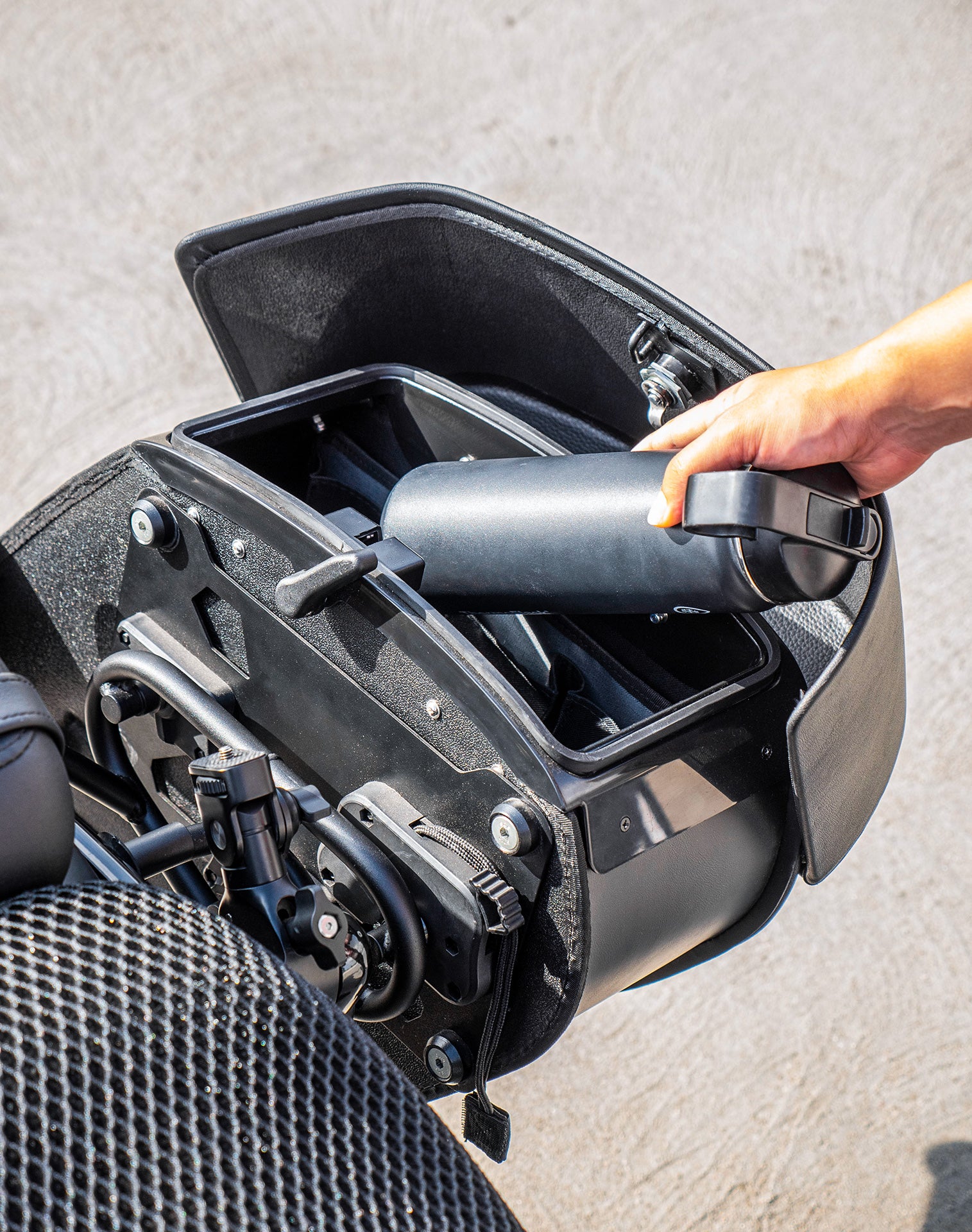 28L - Pantheon Medium Quick Mount Harley Sportster Nightster RH975/S Motorcycle Saddlebags v4