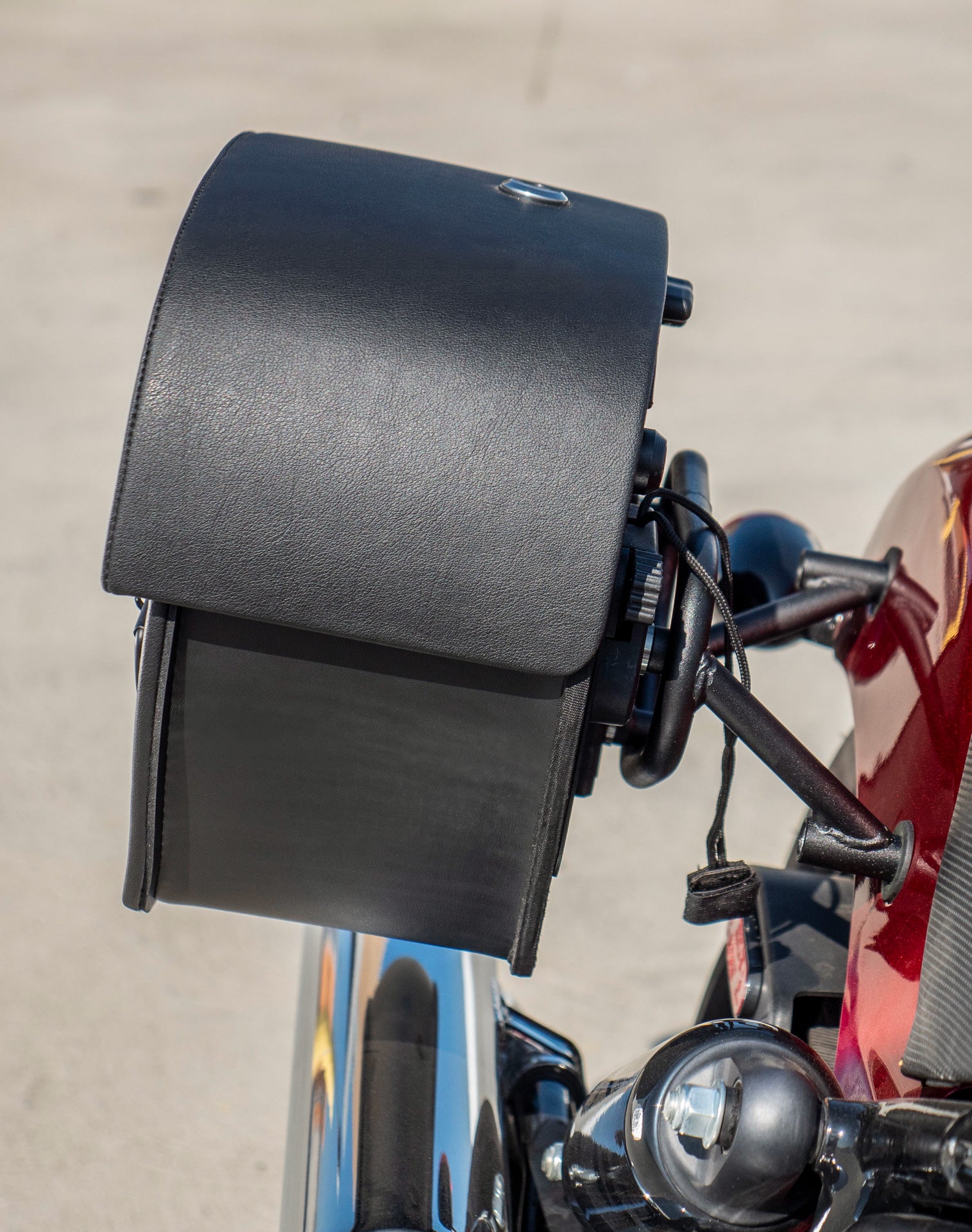 28L - Pantheon Medium Quick-Mount Indian Chief Motorcycle Saddlebags v2