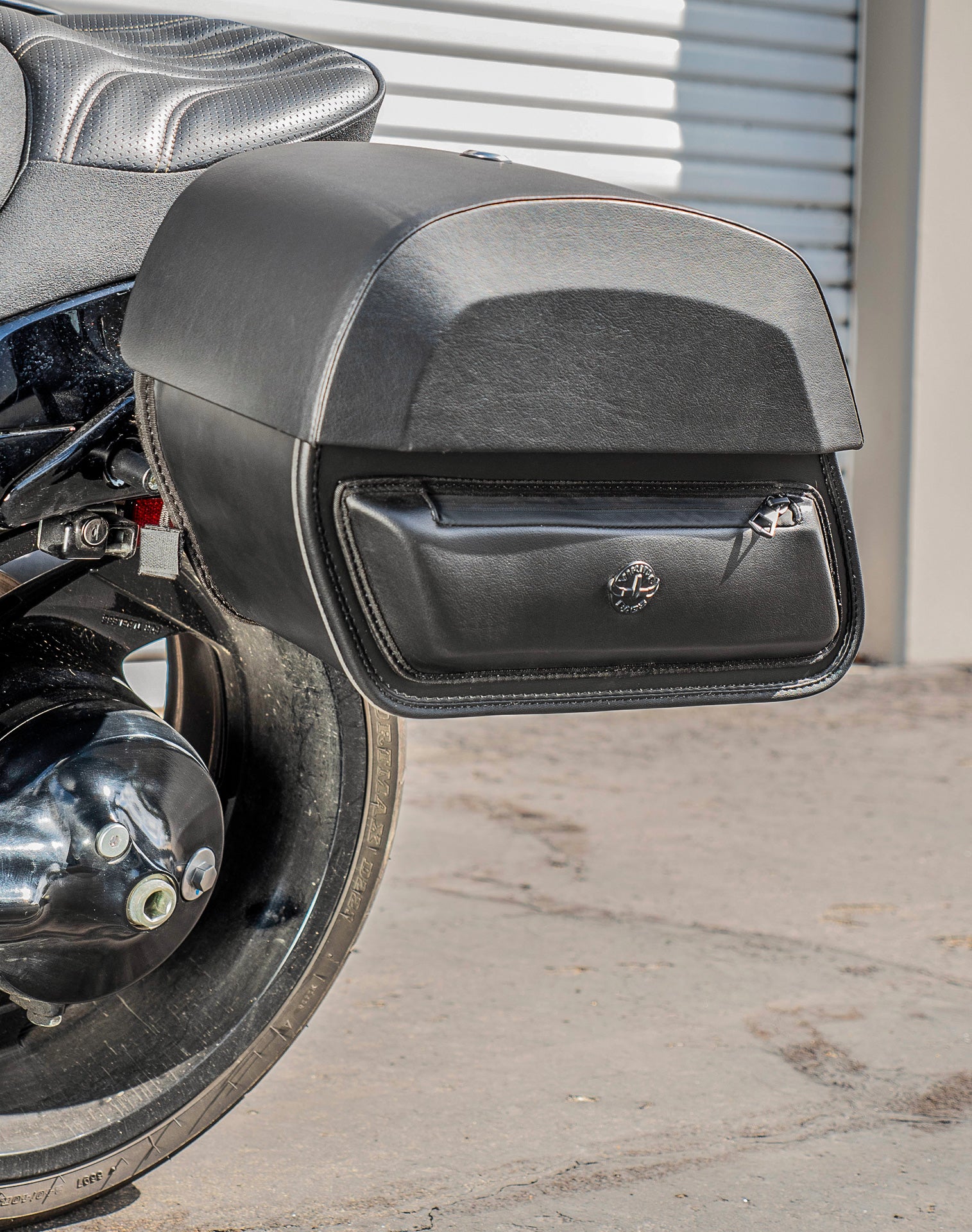 28L - Pantheon Medium Quick-Mount Suzuki Boulevard M109 VZR1800 Motorcycle Saddlebags v2