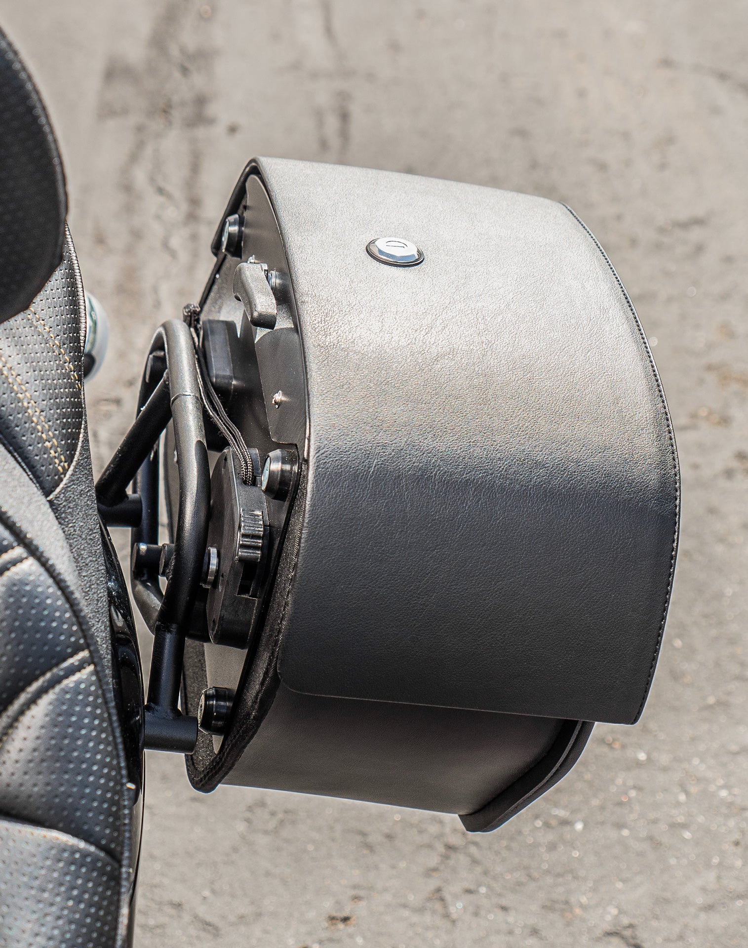 28L - Pantheon Medium Quick-Mount Suzuki Boulevard M109 VZR1800 Motorcycle Saddlebags v3