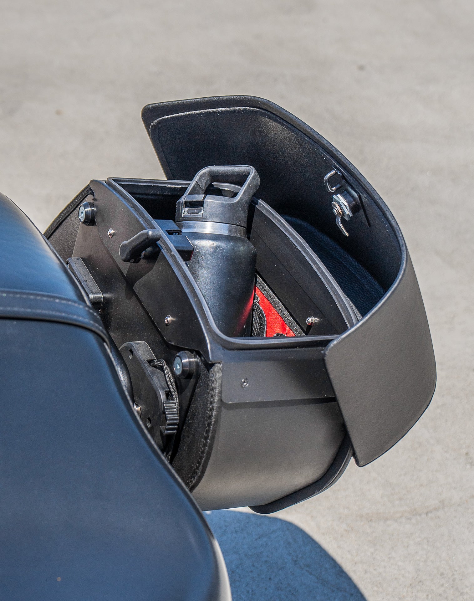 28L - Panzer Quick-Mount Medium Honda VTX 1300 C Motorcycle Saddlebags Life Style 4