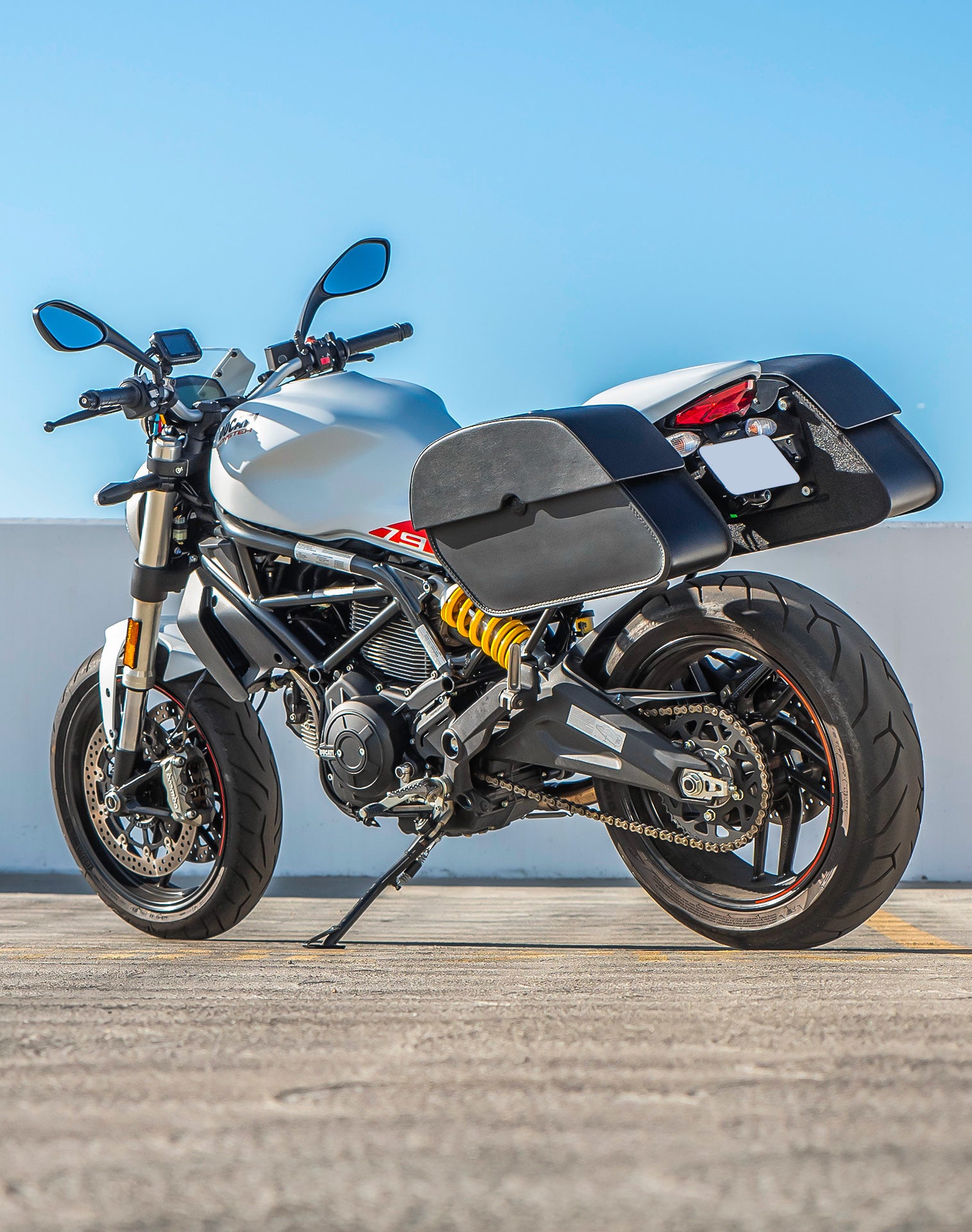 28L - Panzer Medium Quick Mount Ducati Monster 797 Leather Saddlebags v1