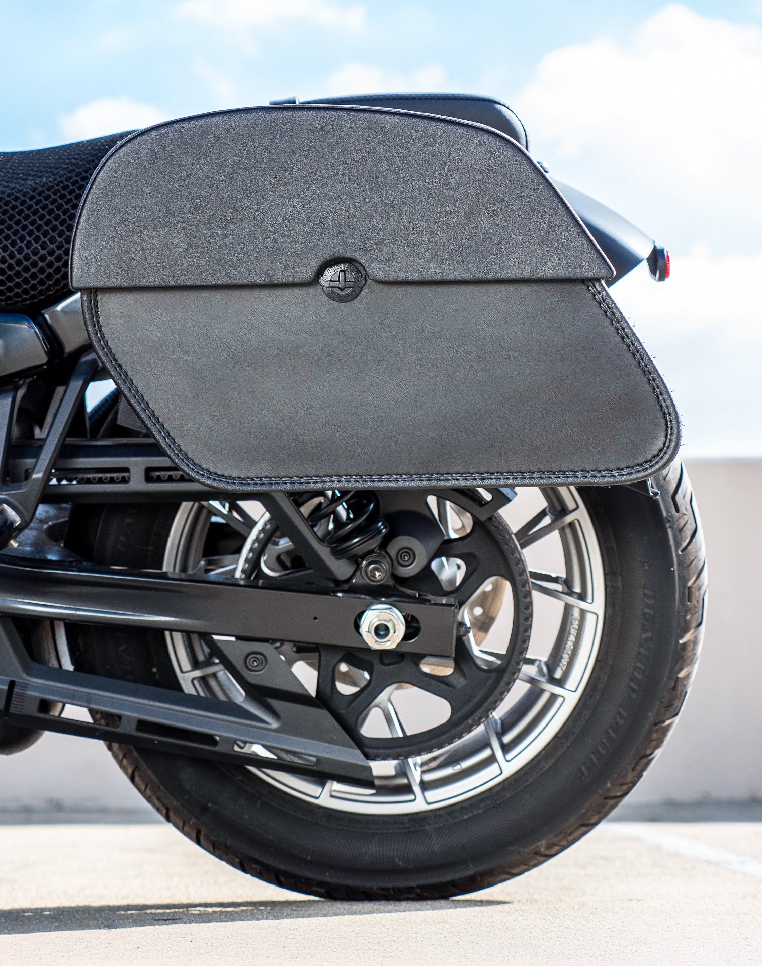 28L - Panzer Medium Quick Mount Harley Sportster Nightster RH975/S Leather Saddlebags v2