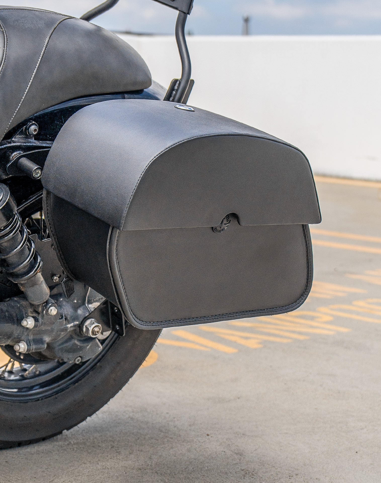 28L - Panzer Medium Quick Mount Honda 750 Shadow Phantom Leather Saddlebags v3