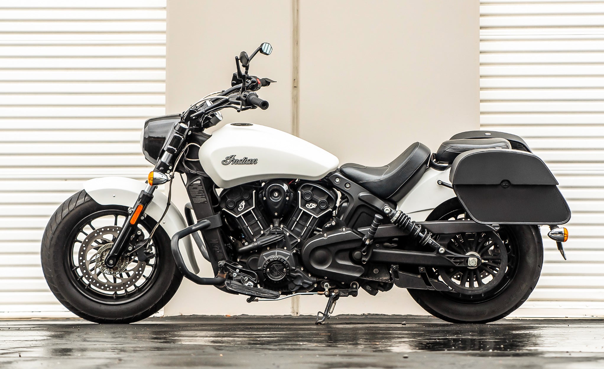 28L - Panzer Medium Quick Mount Indian Scout Leather Saddlebags @expand