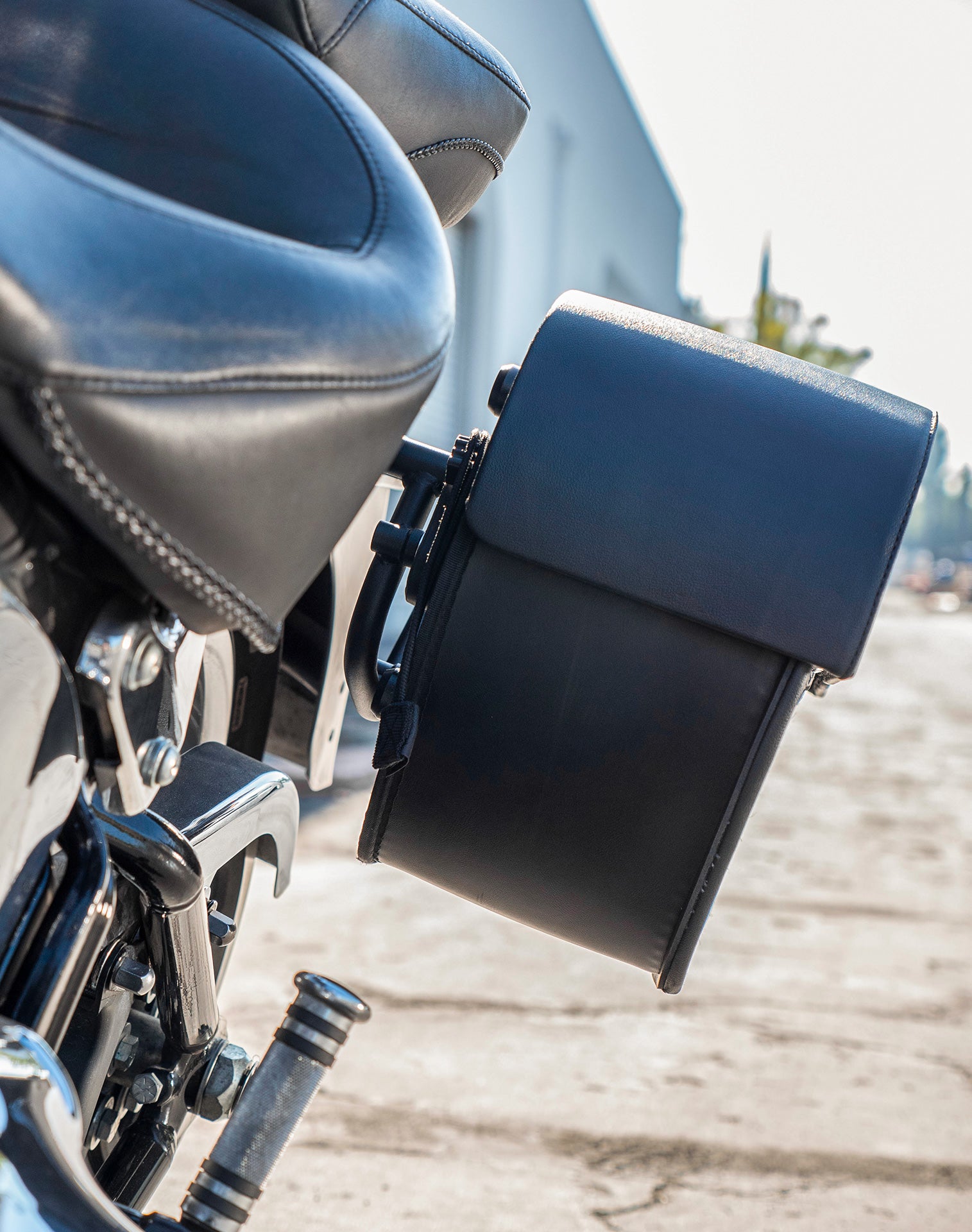 28L - Panzer Medium Quick Mount Leather Saddlebags for Heritage Classic FLSTC/I v3