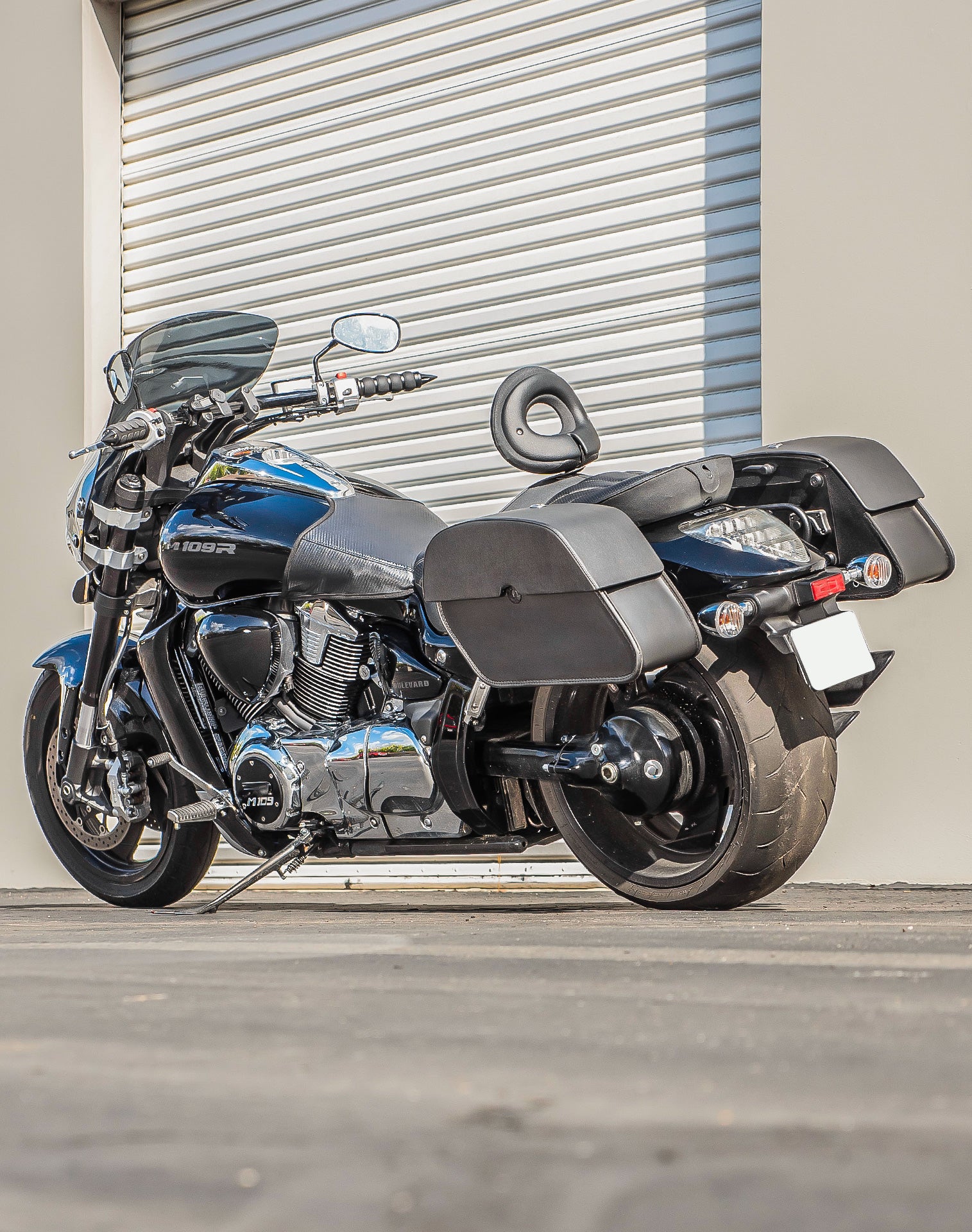 28L - Panzer Medium Quick-Mount Suzuki Boulevard M109 VZR1800 Motorcycle Saddlebags v1