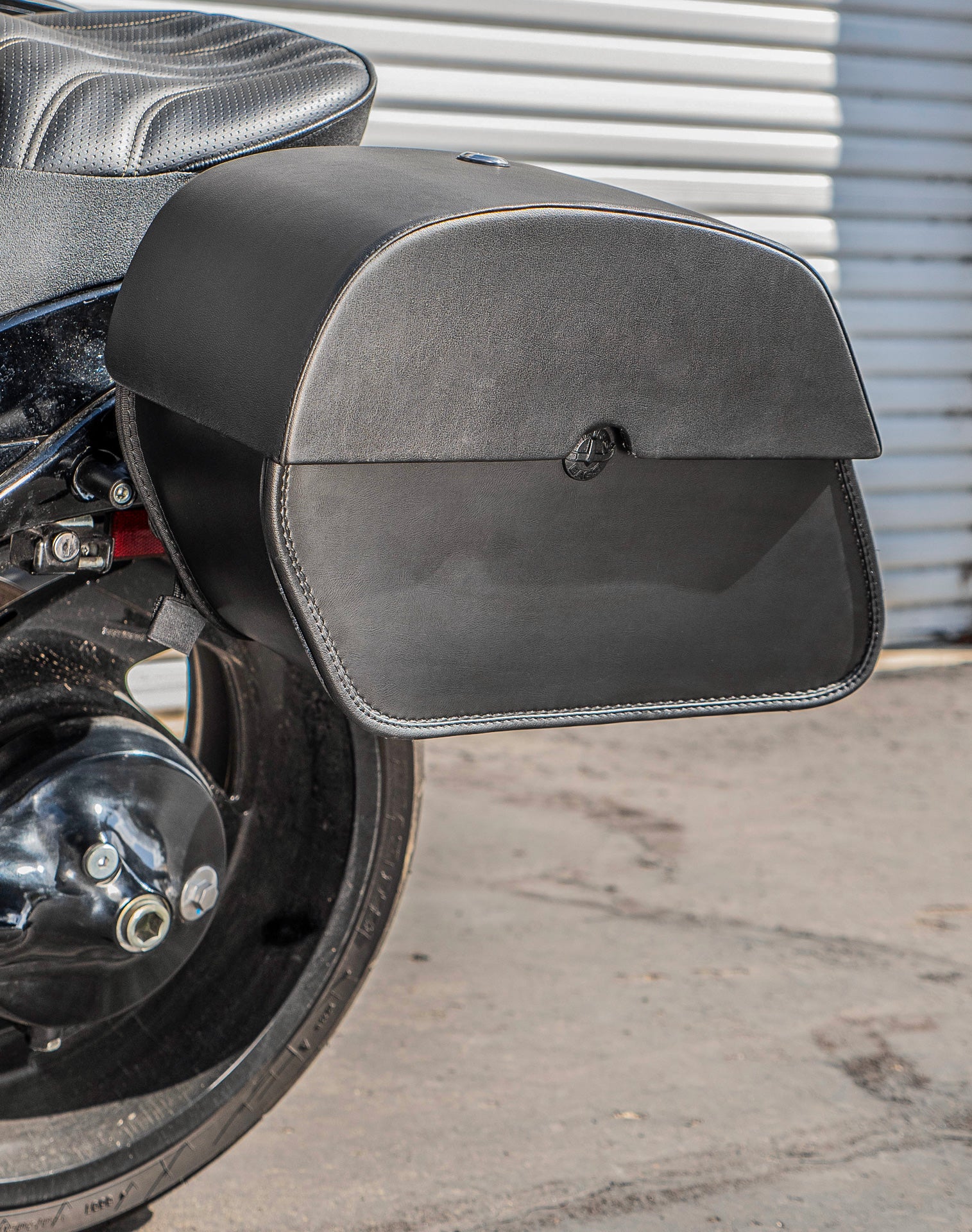 28L - Panzer Medium Quick-Mount Suzuki Boulevard M109 VZR1800 Motorcycle Saddlebags v2