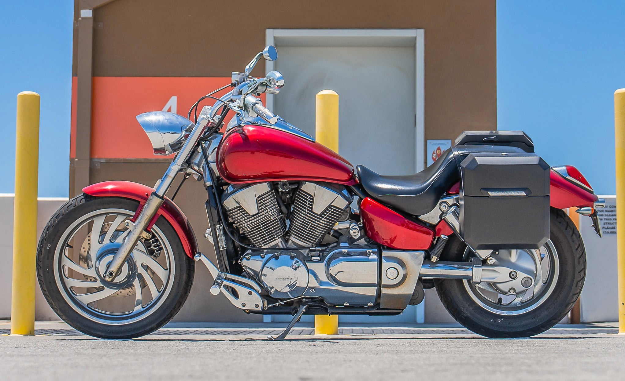 30L - Outlaw Quick-Mount Medium Honda VTX 1300 C Matte Hard Saddlebags Life Style Photo @expand