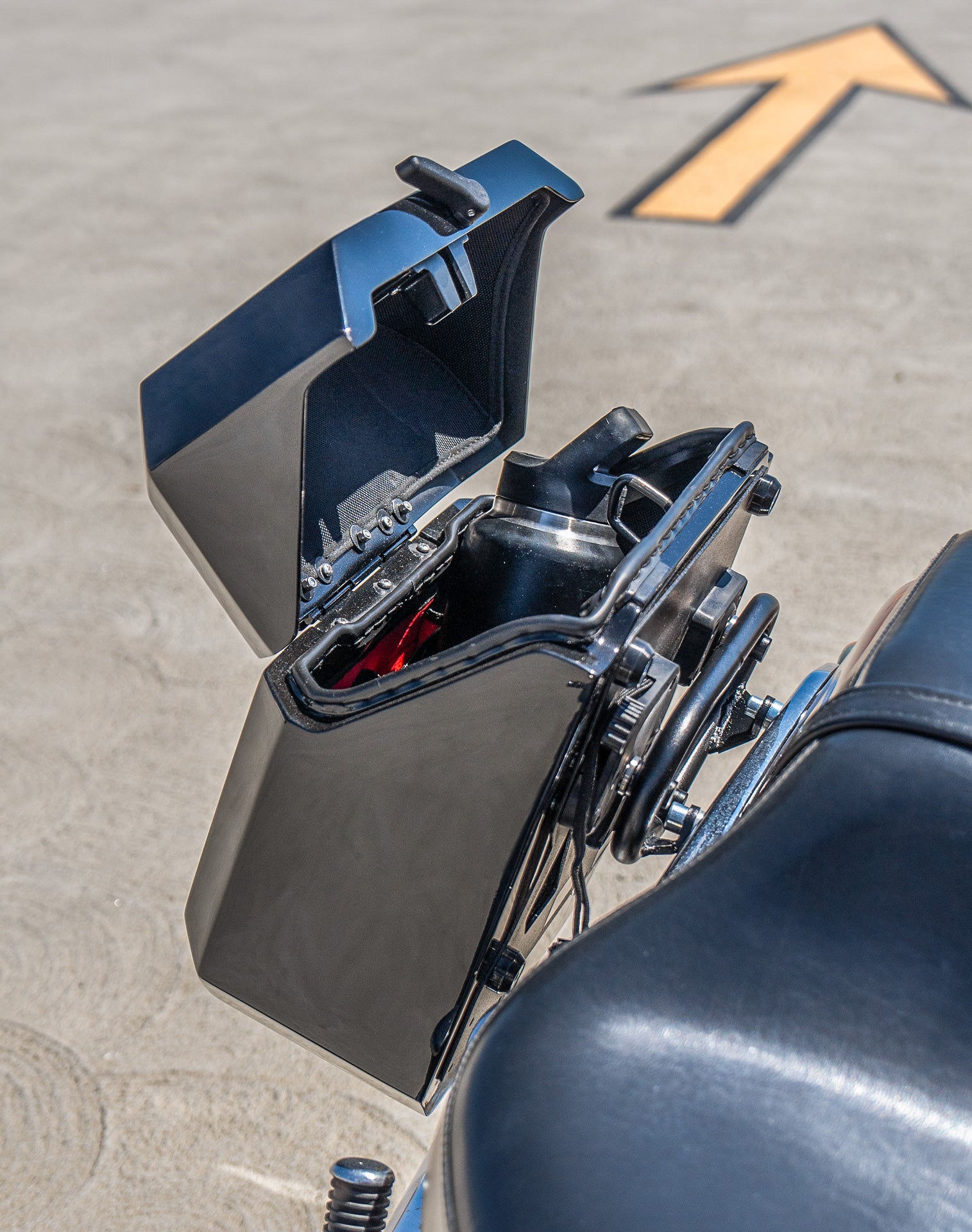 30L - Outlaw Quick-Mount Medium Honda VTX 1300 C Painted Hard Saddlebags Life Style 4