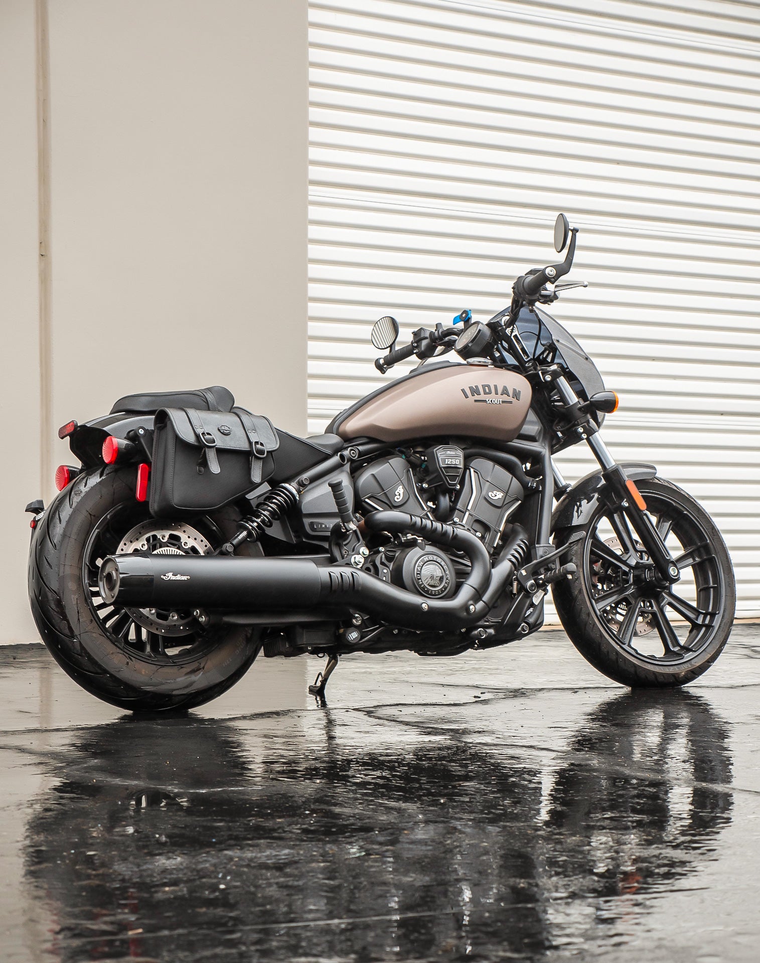 8L - Pony Indian Scout Sixty Bobber Leather Motorcycle Saddlebags Life style