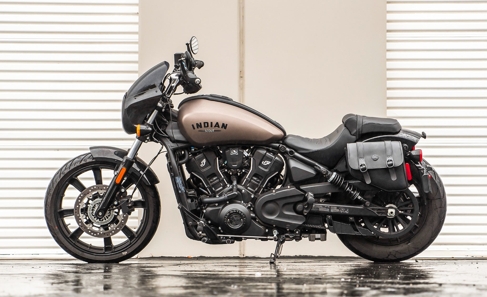 8L - Pony Indian Sport Scout Sixty Leather Motorcycle Saddlebags Life Style Photo @expand