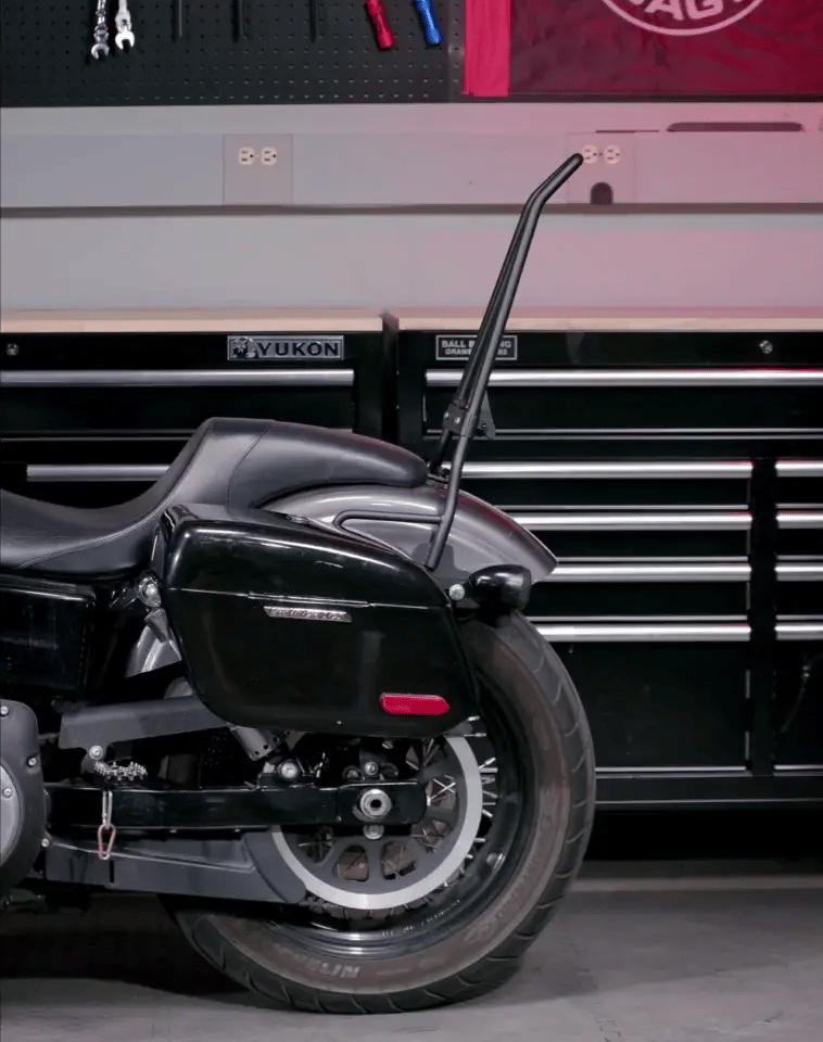 18L - Aegis Quick Mount Medium Shock Cut-Out Harley Dyna Street Bob FXDB/I Painted Hard Saddlebags GIF