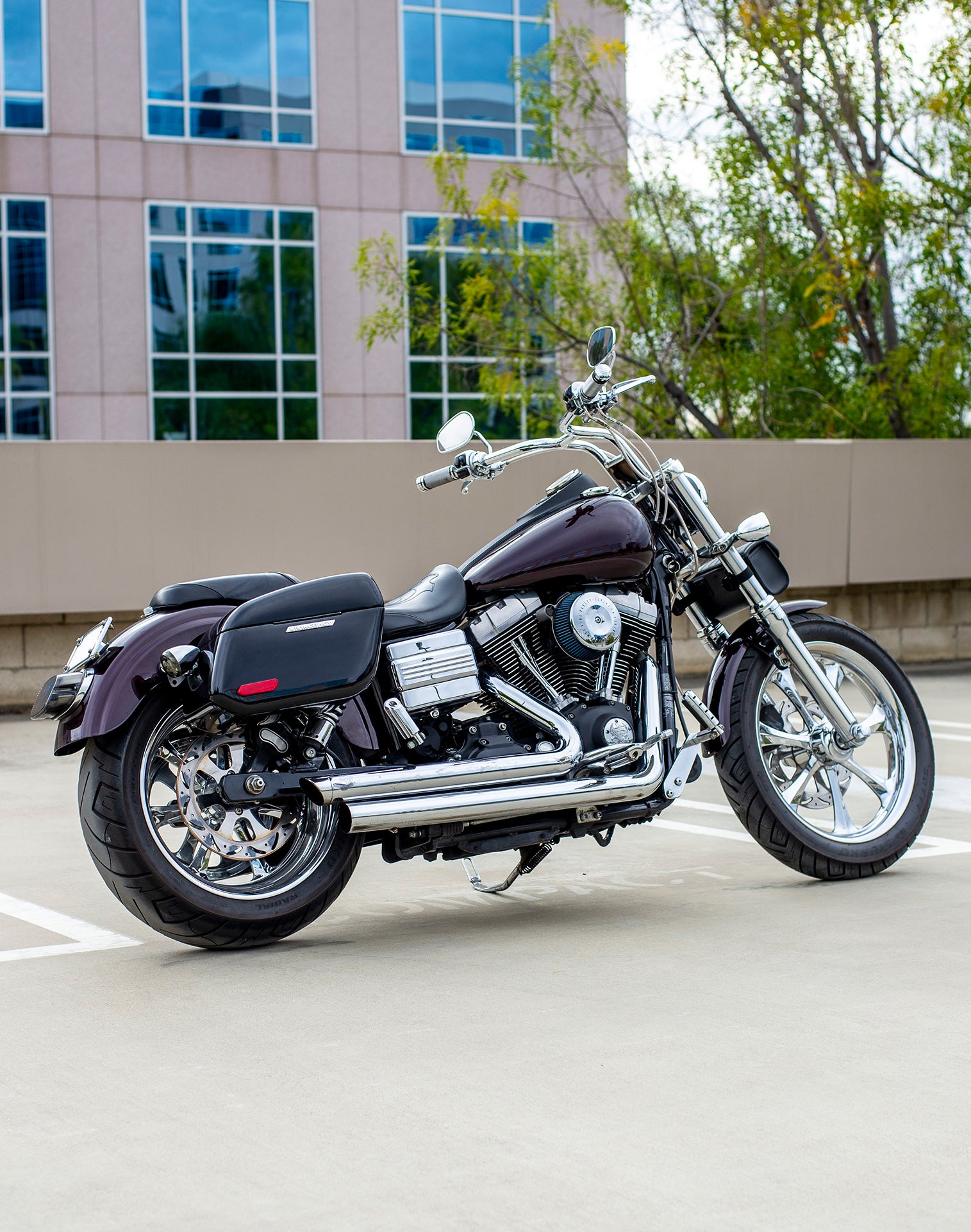 18L - Aegis Quick Mount Medium Shock Cut-Out Harley Dyna Street Bob FXDB/I Painted Hard Saddlebags v1