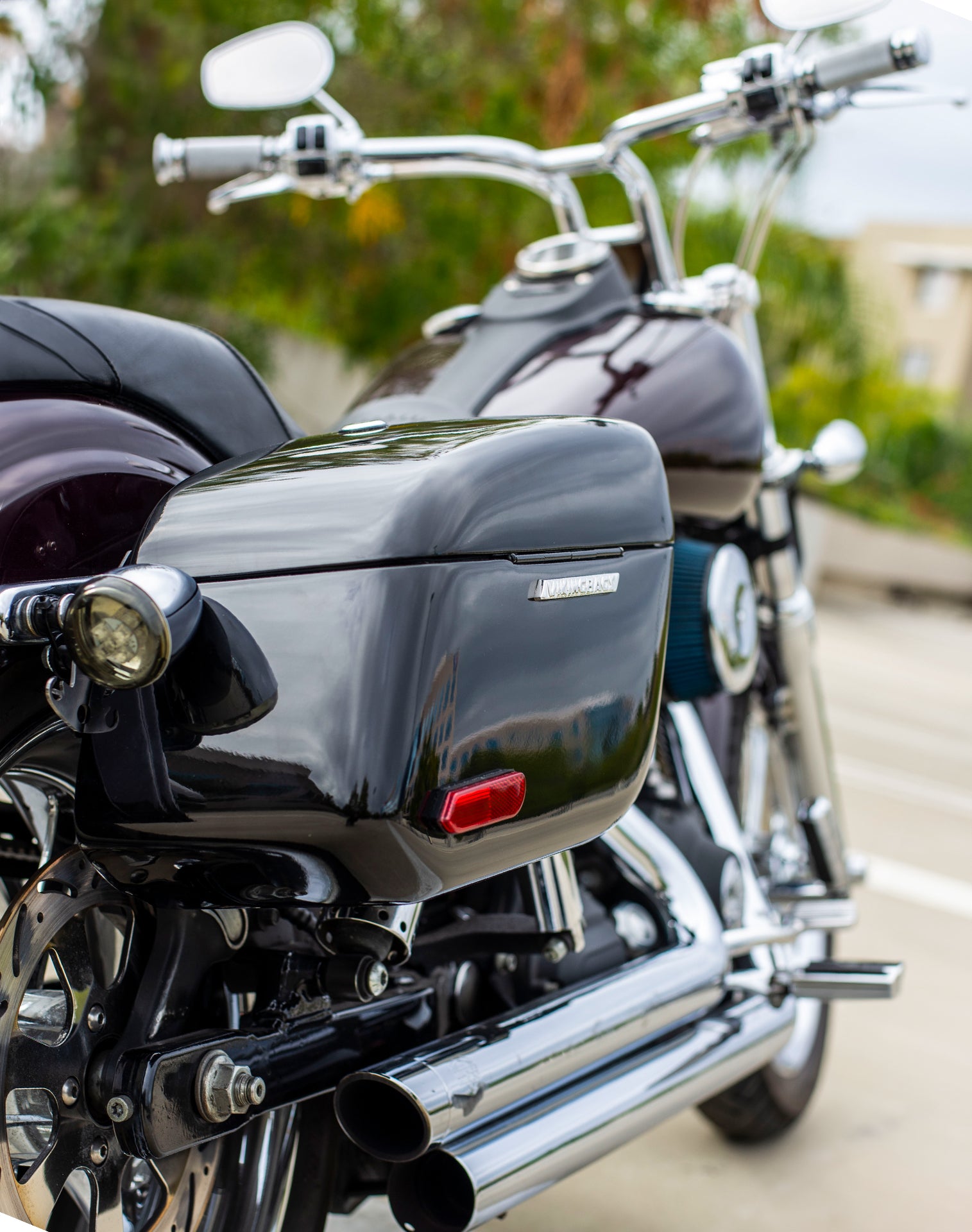 18L - Aegis Quick Mount Medium Shock Cut-Out Harley Dyna Street Bob FXDB/I Painted Hard Saddlebags v2