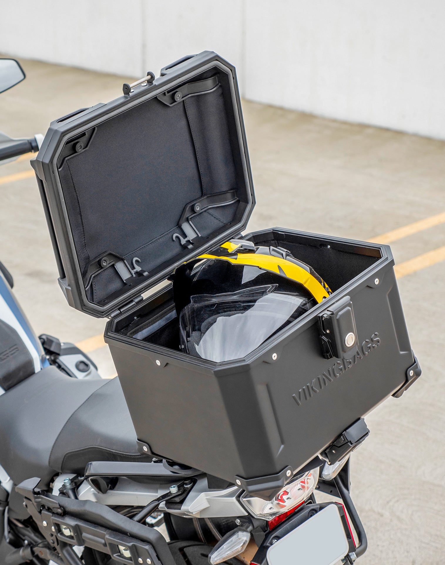 38L - Apex XL BMW R 1250 GS Aluminum Top Case Black v4