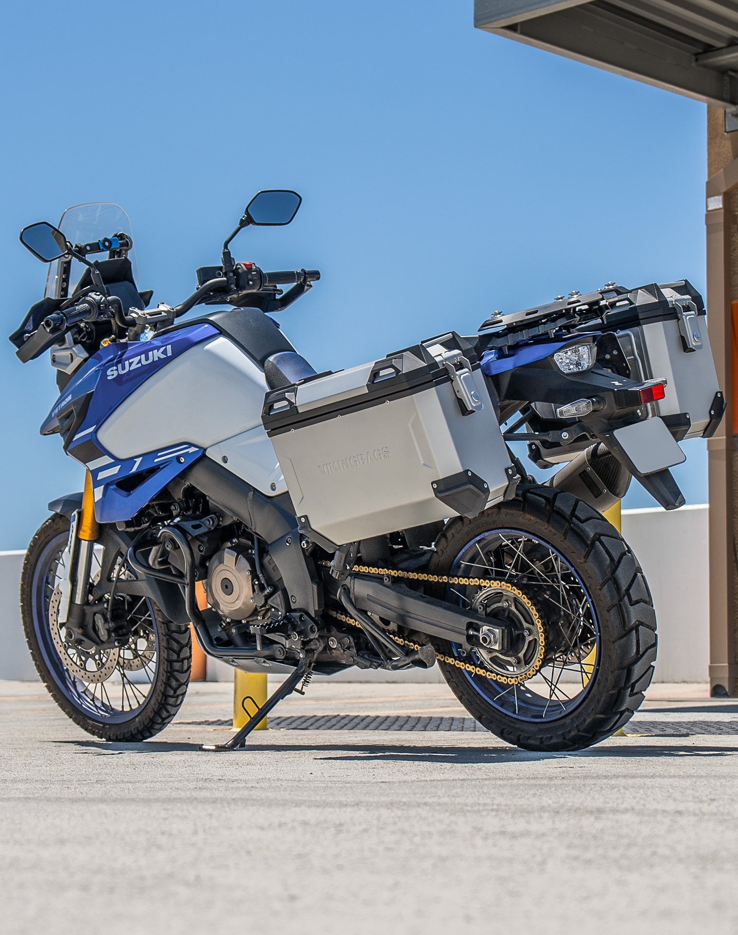 45L - Apex XL Suzuki V-Strom 1050 Aluminum Side Cases Silver Vertical Lifestyle