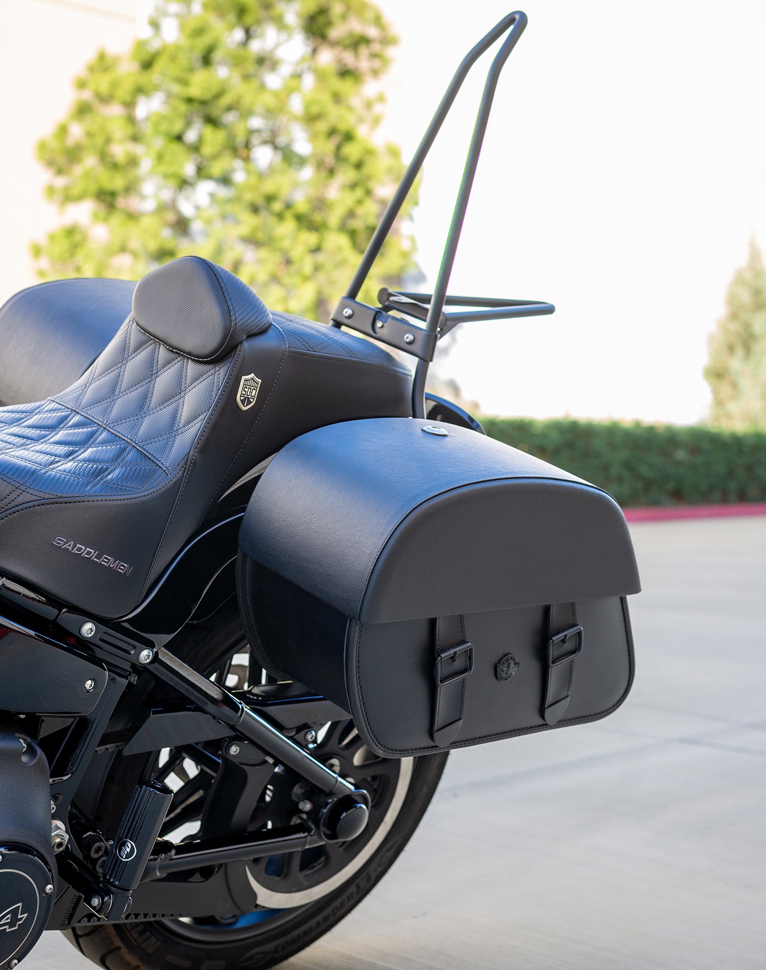 28L - Baelor Medium Motorcycle Saddlebags for Harley Softail Street Bob FXBB v2