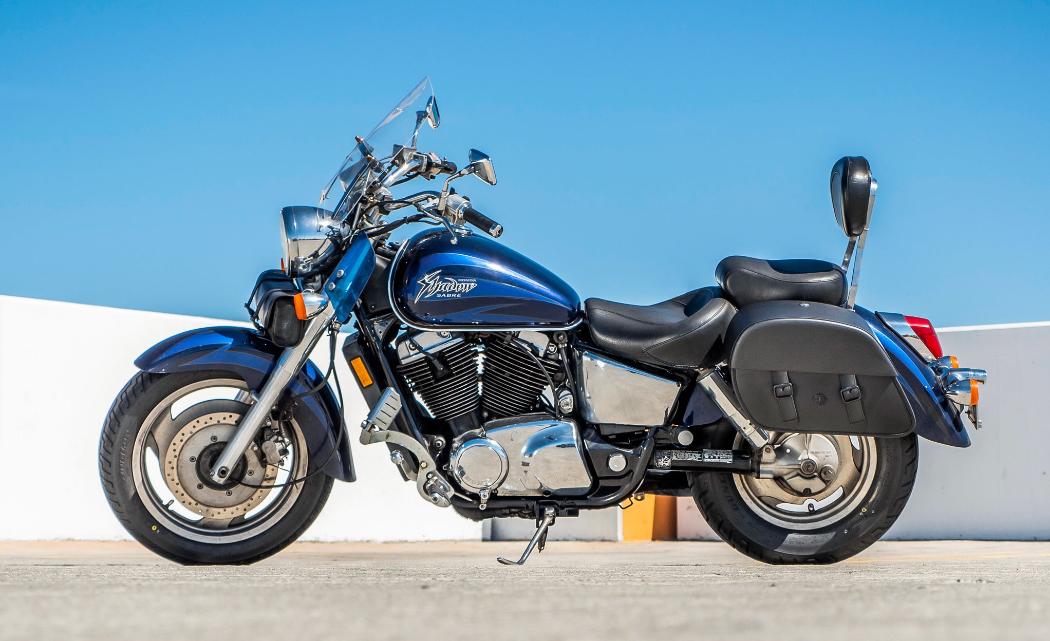 28L - Baelor Medium Shadow 1100 Sabre Motorcycle Saddlebags @expand