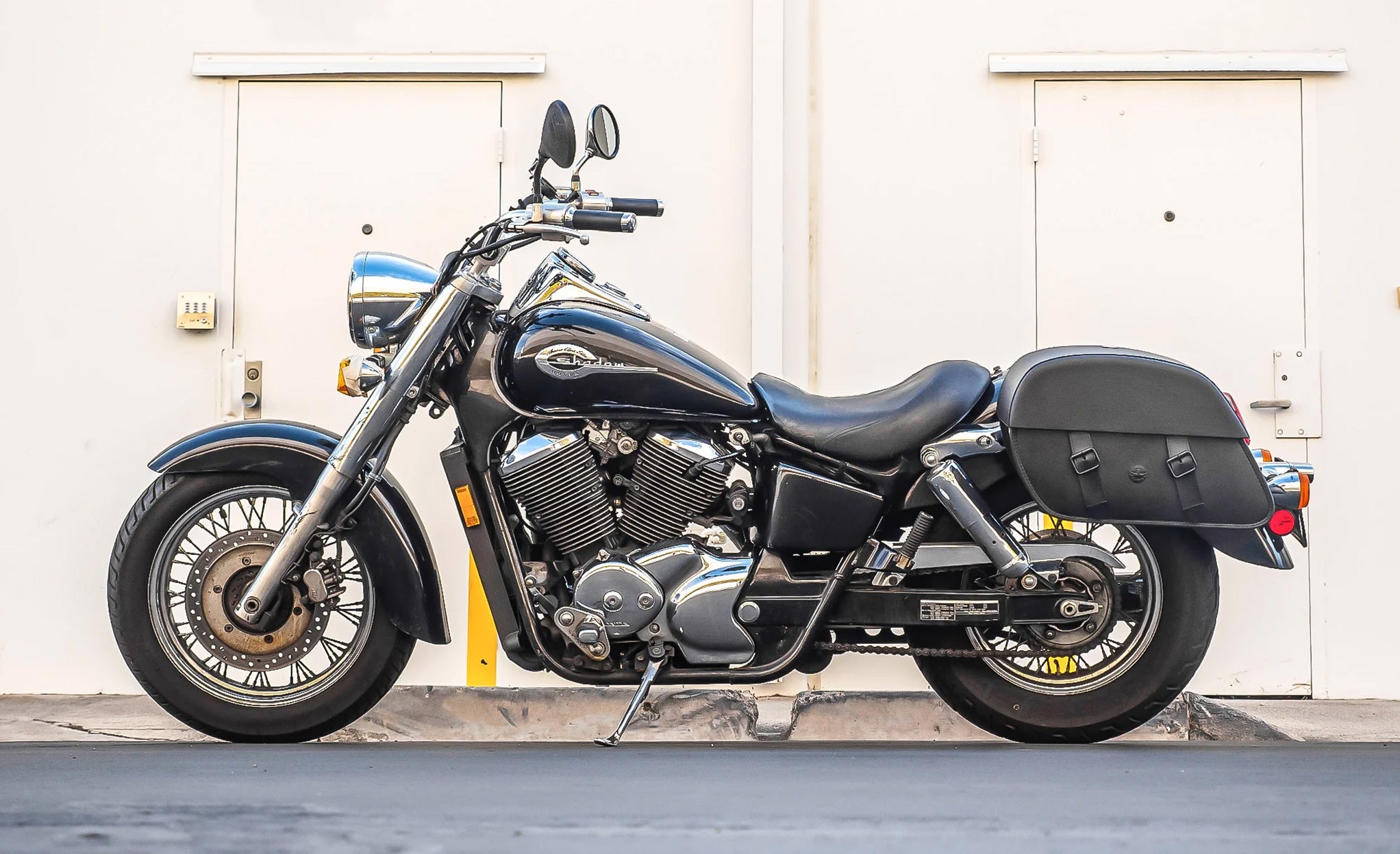 28L - Baelor Medium Hard Mount Honda Shadow 750 Ace Motorcycle Saddlebags @expand