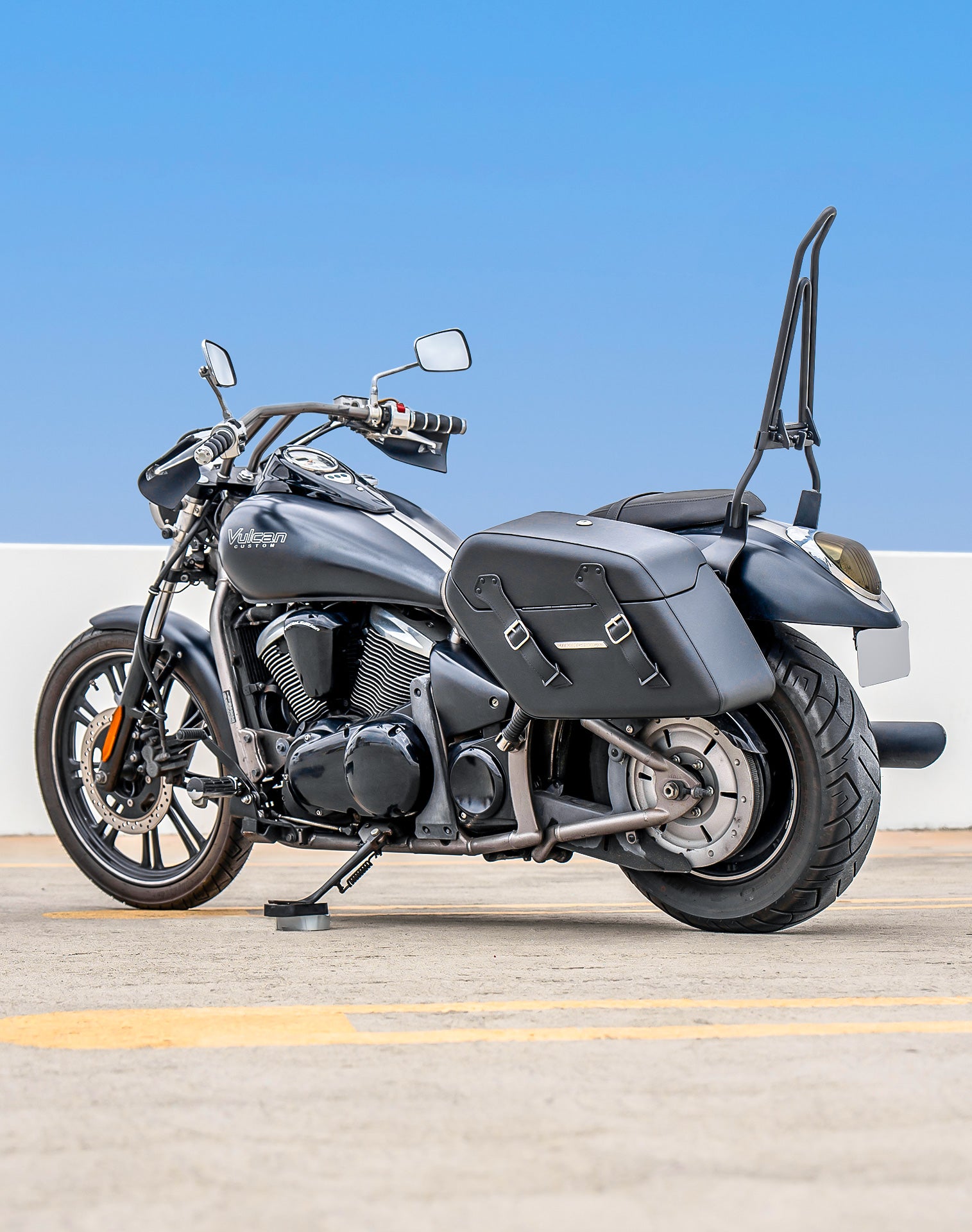 42L - Baldur Extra Large Kawasaki Vulcan 900 Custom VN900C Leather Wrapped Motorcycle Hard Saddlebags Lifestyle