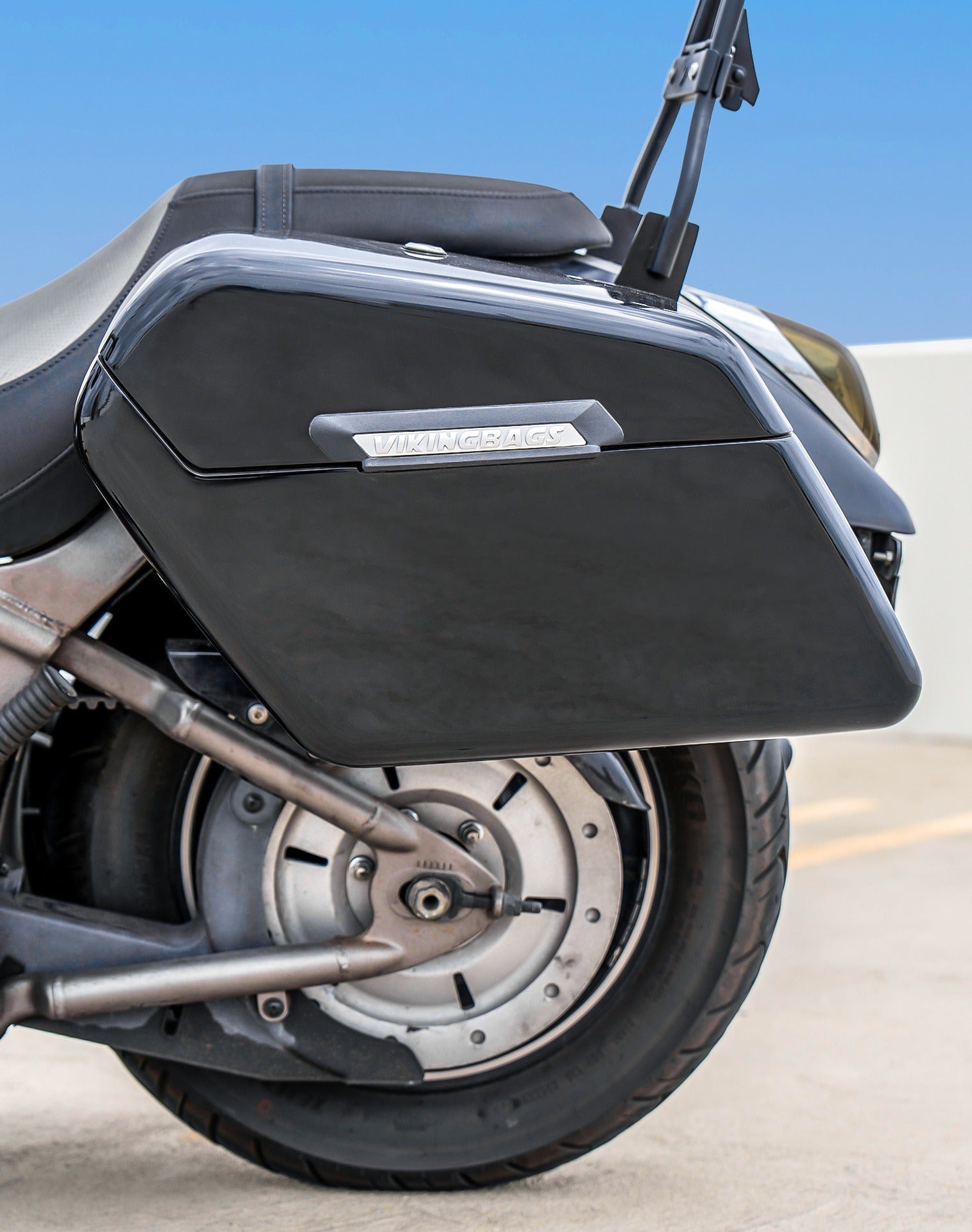 42L - Baldur Extra Large Kawasaki Vulcan 900 Custom VN900C Painted Motorcycle Hard Saddlebags Lifestyle