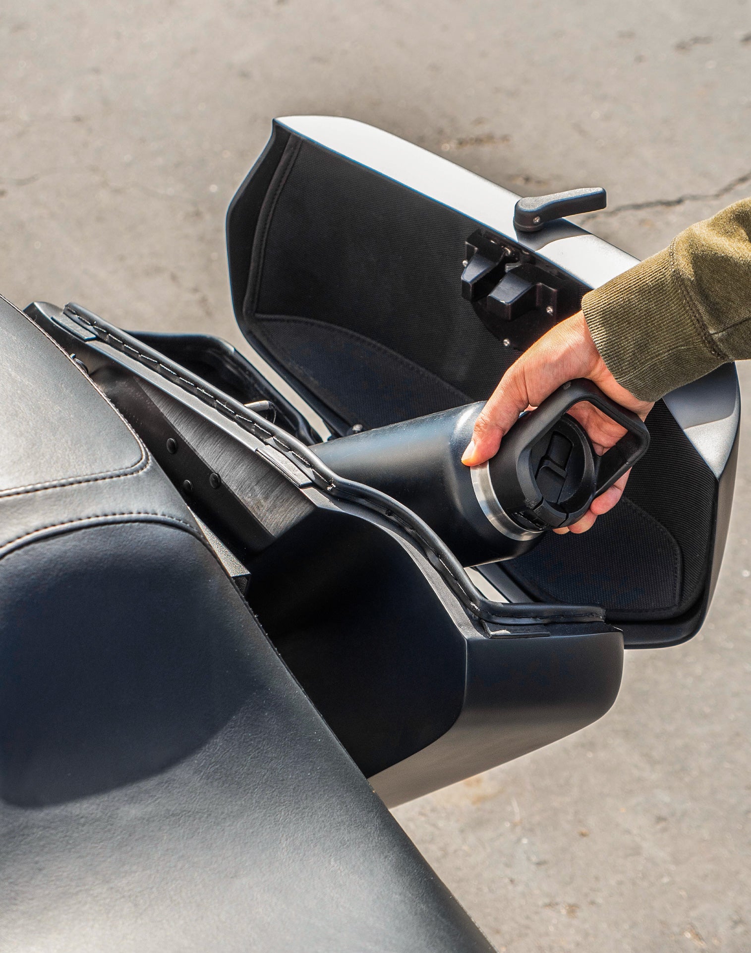 42L - Baldur Extra Large Matte Motorcycle Hard Saddlebags for Harley Softail Deluxe FLSTN/I v4