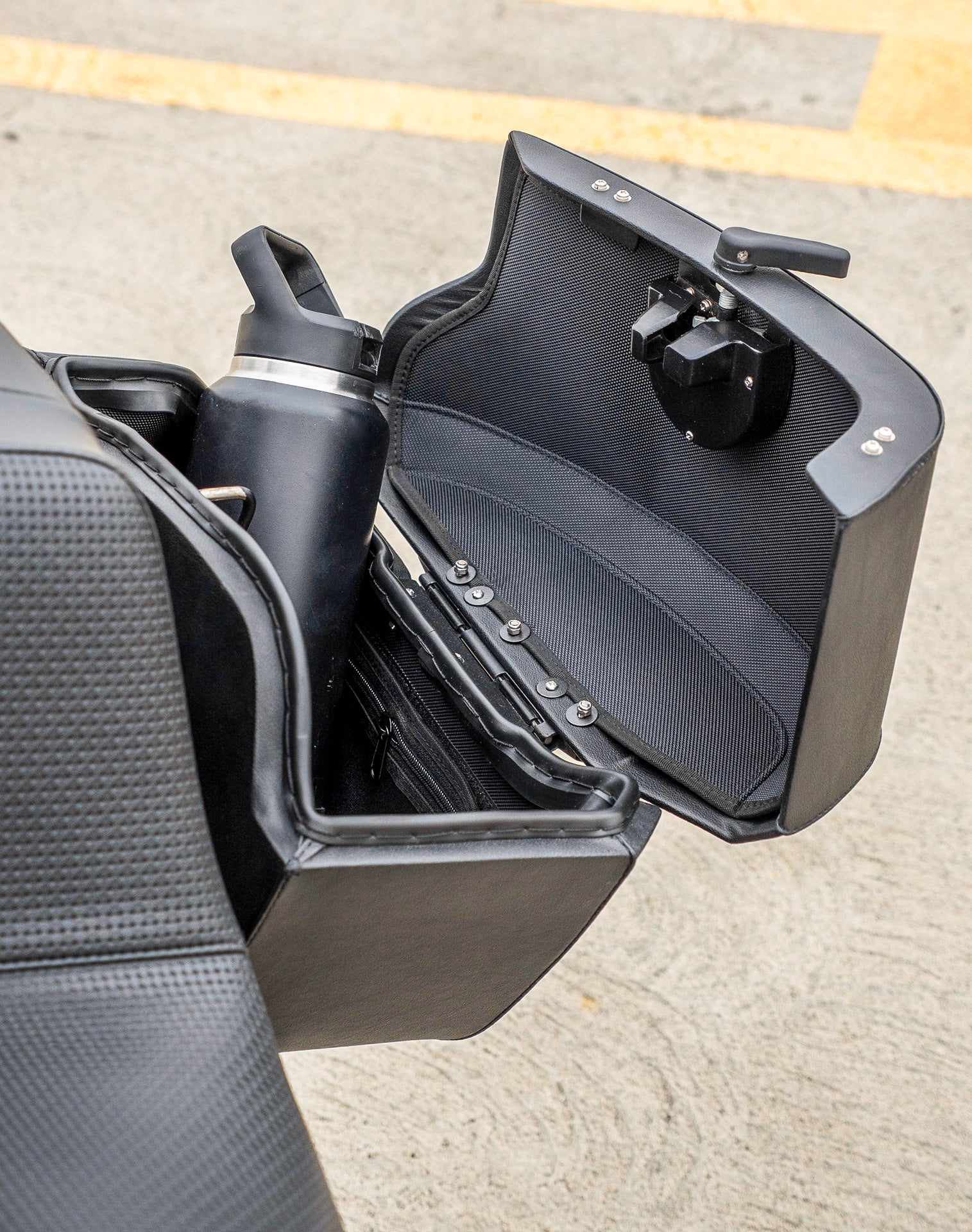 32L - Darkin Large Quick Mount Leather Wrapped Hard Saddlebags for Harley Softail Low Rider S FXLRS v4