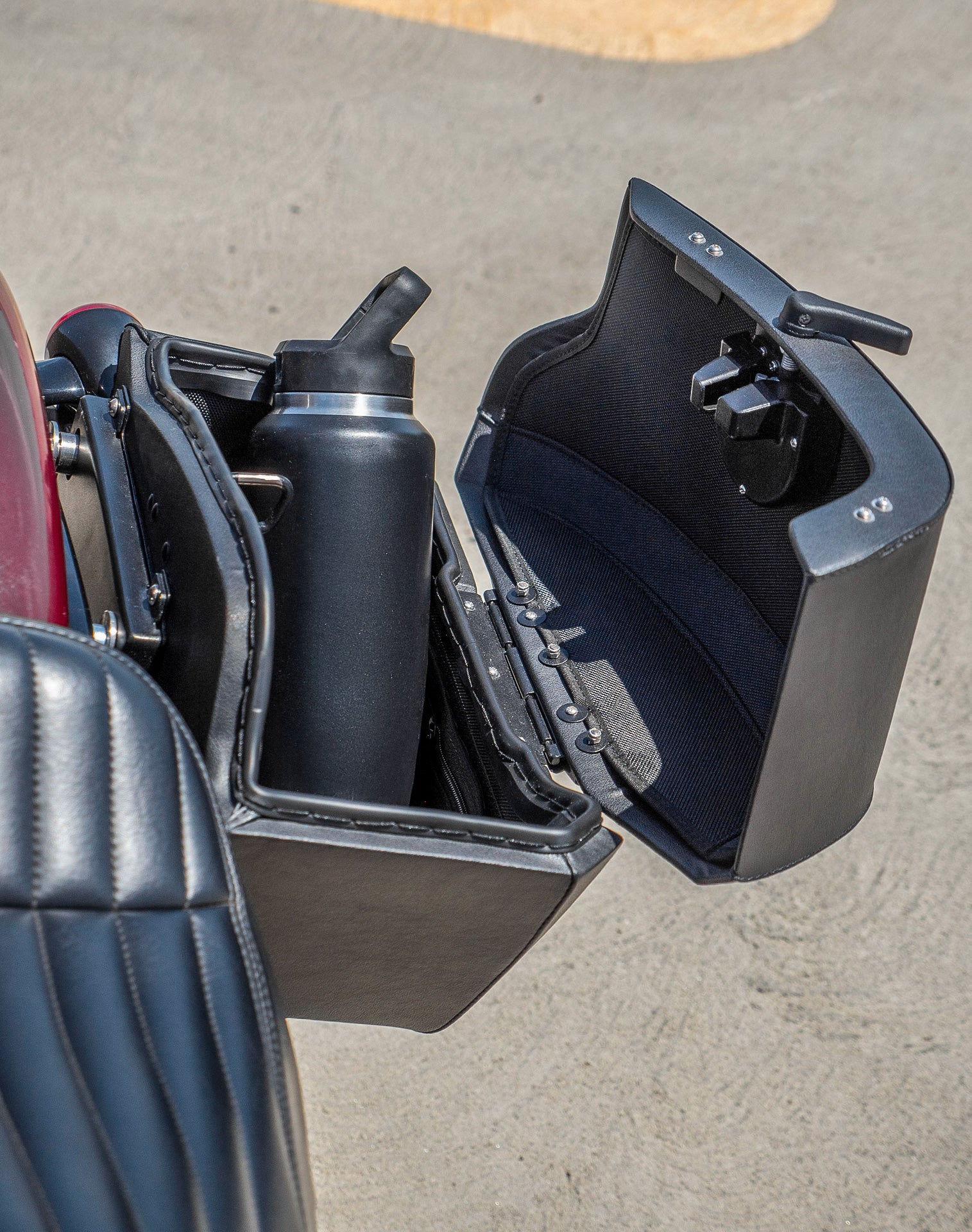 32L - Darkin Large Quick Mount Leather Wrapped Hard Saddlebags for Harley Softail Slim FLSL v4