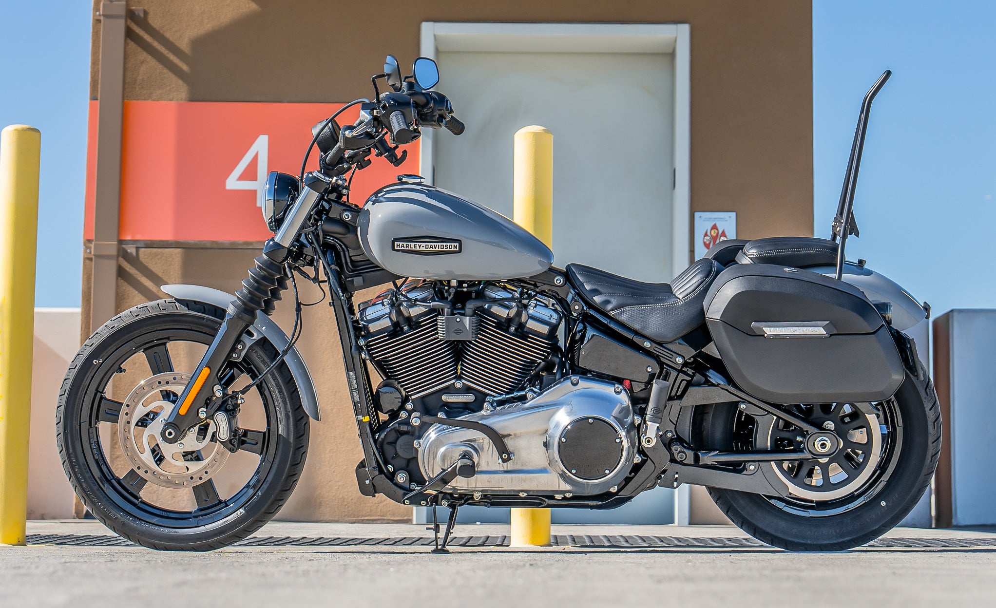 32L - Darkin Large Quick Mount Leather Wrapped Hard Saddlebags for Harley Softail Street Bob FXBB Bag on Bike @expand