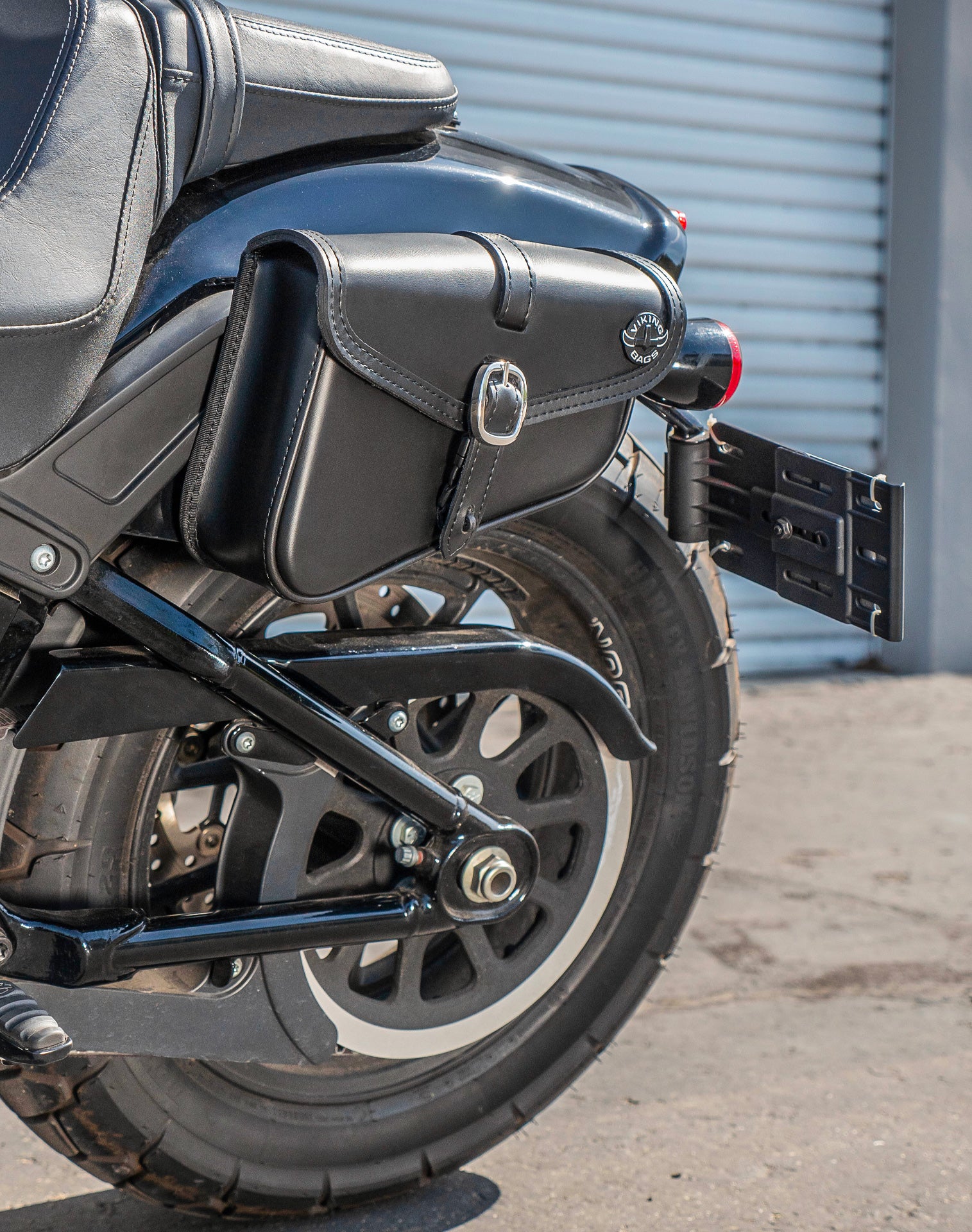 2L - Diablo Plain Leather Motorcycle Left Solo Bag For Harley Softail Fat Bob FXFB/S Life Style