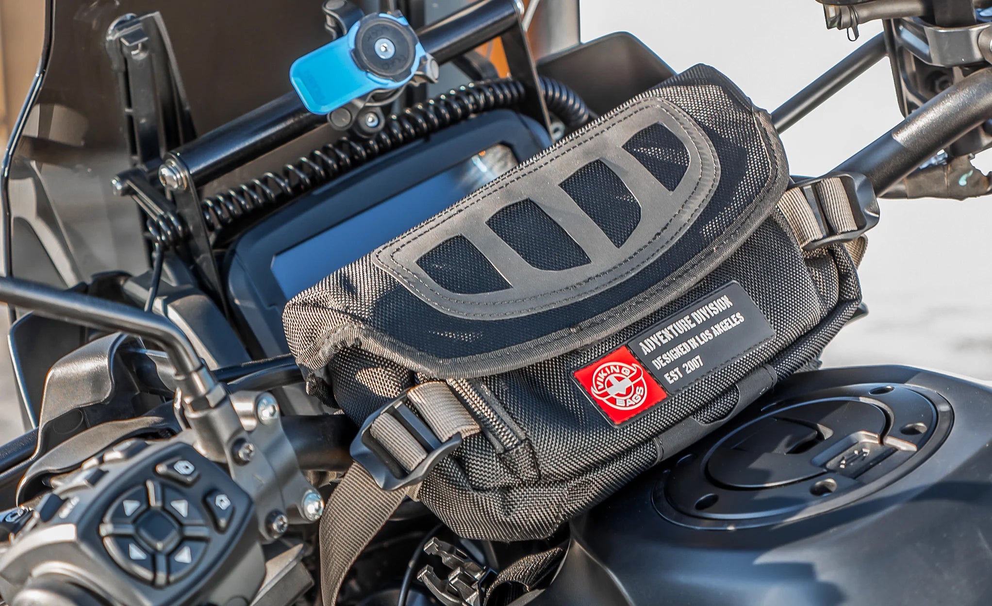 1L - Explorer Handlebar Bag For Adventure Touring Motorcycle Lifestyle Image @expand