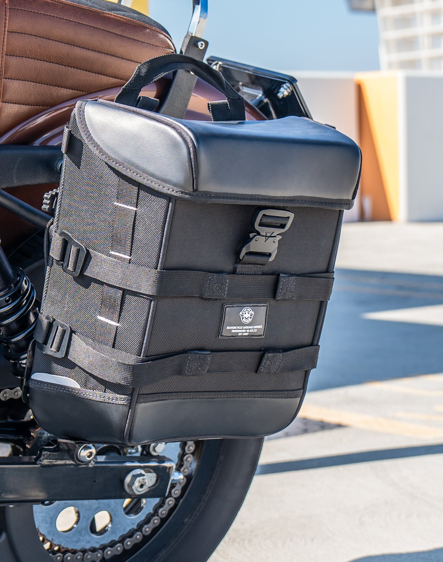 15L - Incognito Quick Mount Medium Solo Saddlebag (Left Only) for Harley Dyna Super Glide FXD/I Lifestyle