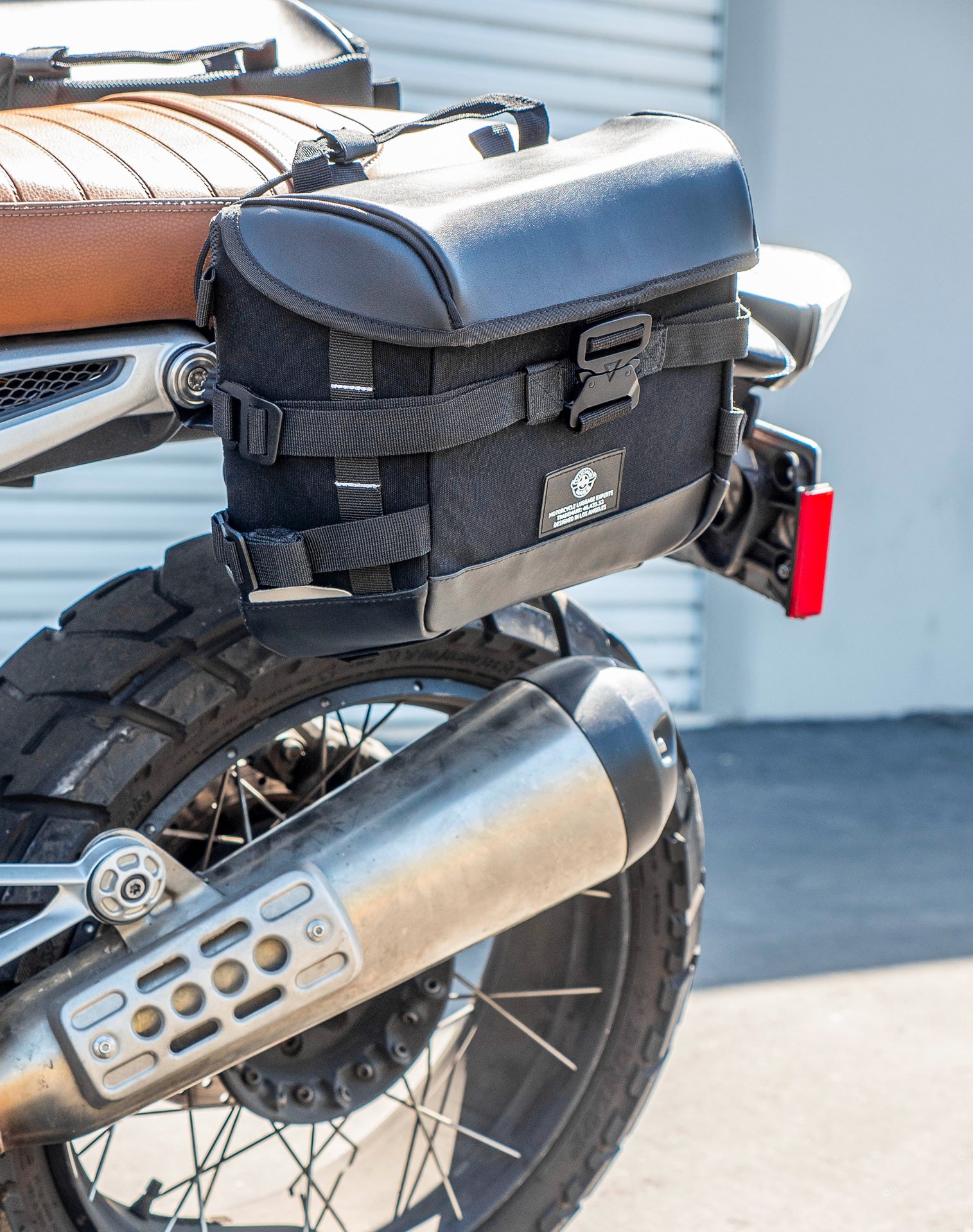 20L - Incognito Quick-Mount Small BMW R nineT Pure/Racer/GS 2014+ Saddlebags Vertical Lifestyle