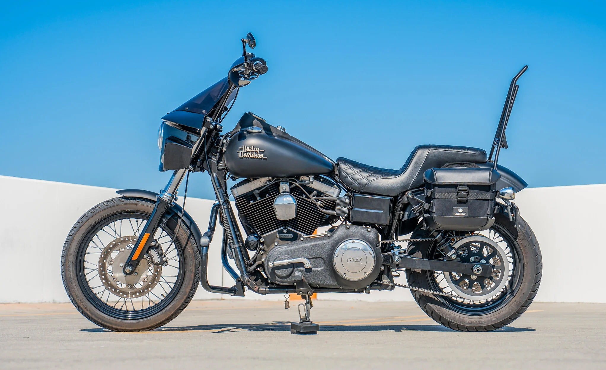 20L - Incognito Quick-Mount Small Saddlebags for Harley Davidson Dyna Street Bob FXDB/I Lifestyle @expand