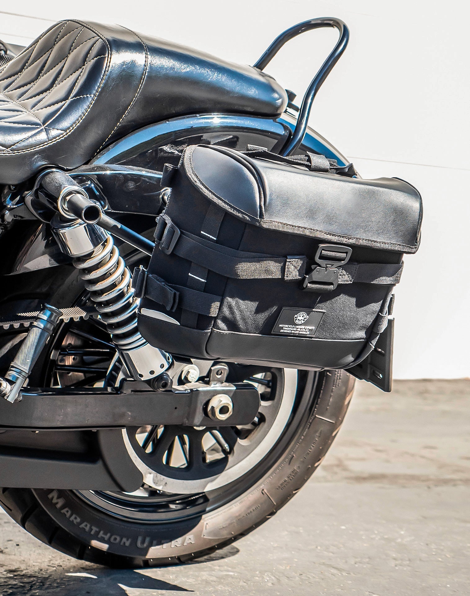 20L - Incognito Quick-Mount Small Saddlebags for Harley Davidson Dyna Wide Glide FXDWG/I Life style 2