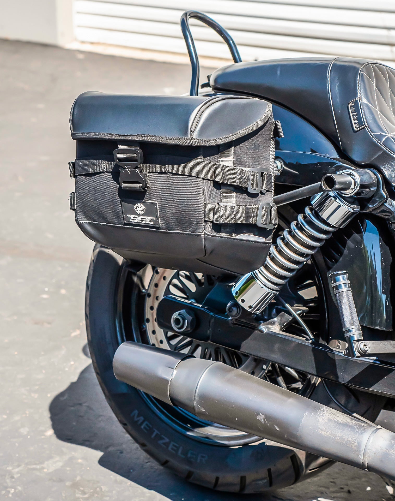 20L - Incognito Quick-Mount Small Saddlebags for Harley Davidson Dyna Wide Glide FXDWG/I Life style 3