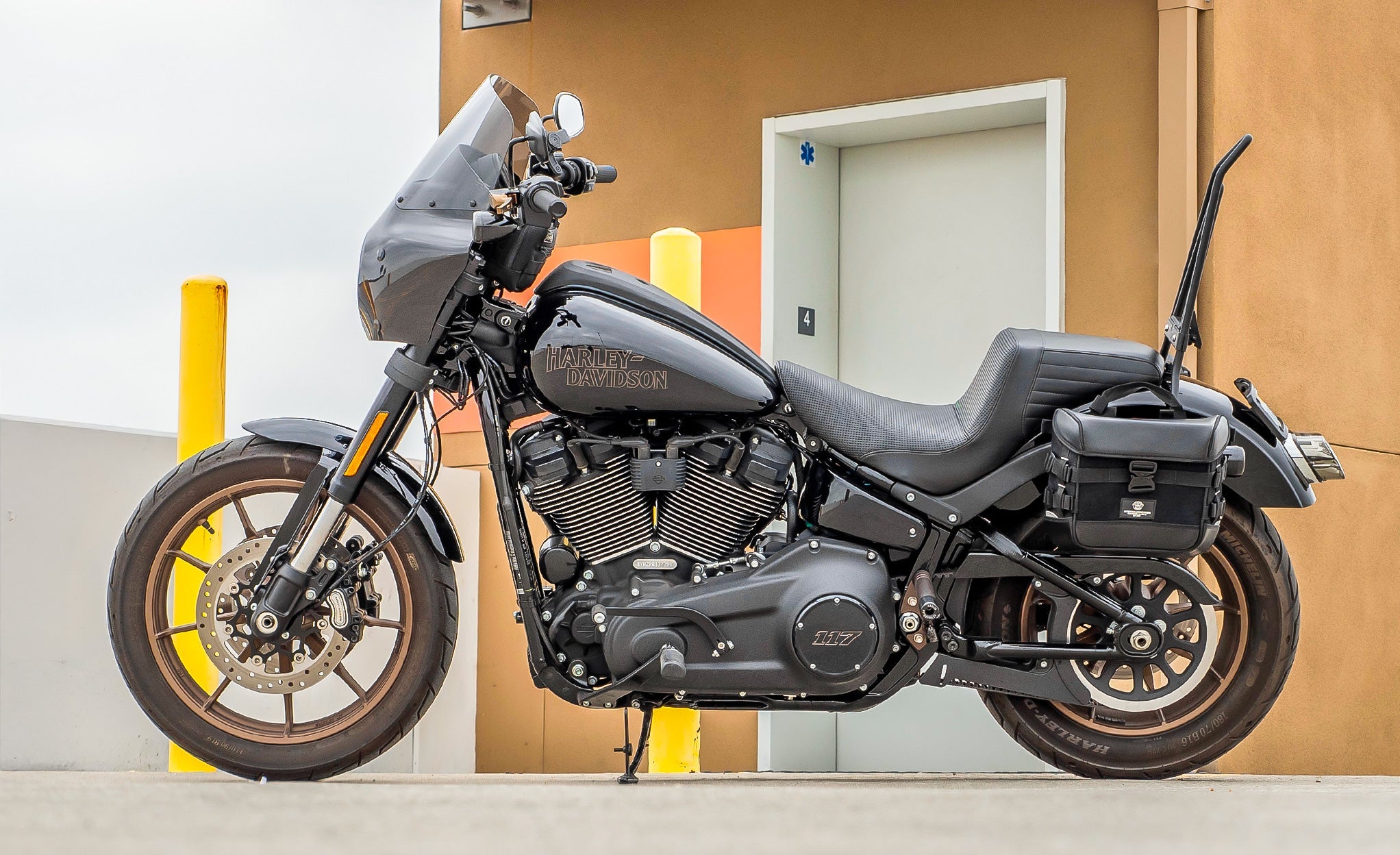 20L - Incognito Quick-Mount Small Saddlebags for Harley Softail Low Rider S FXLRS Lifestyle @expand