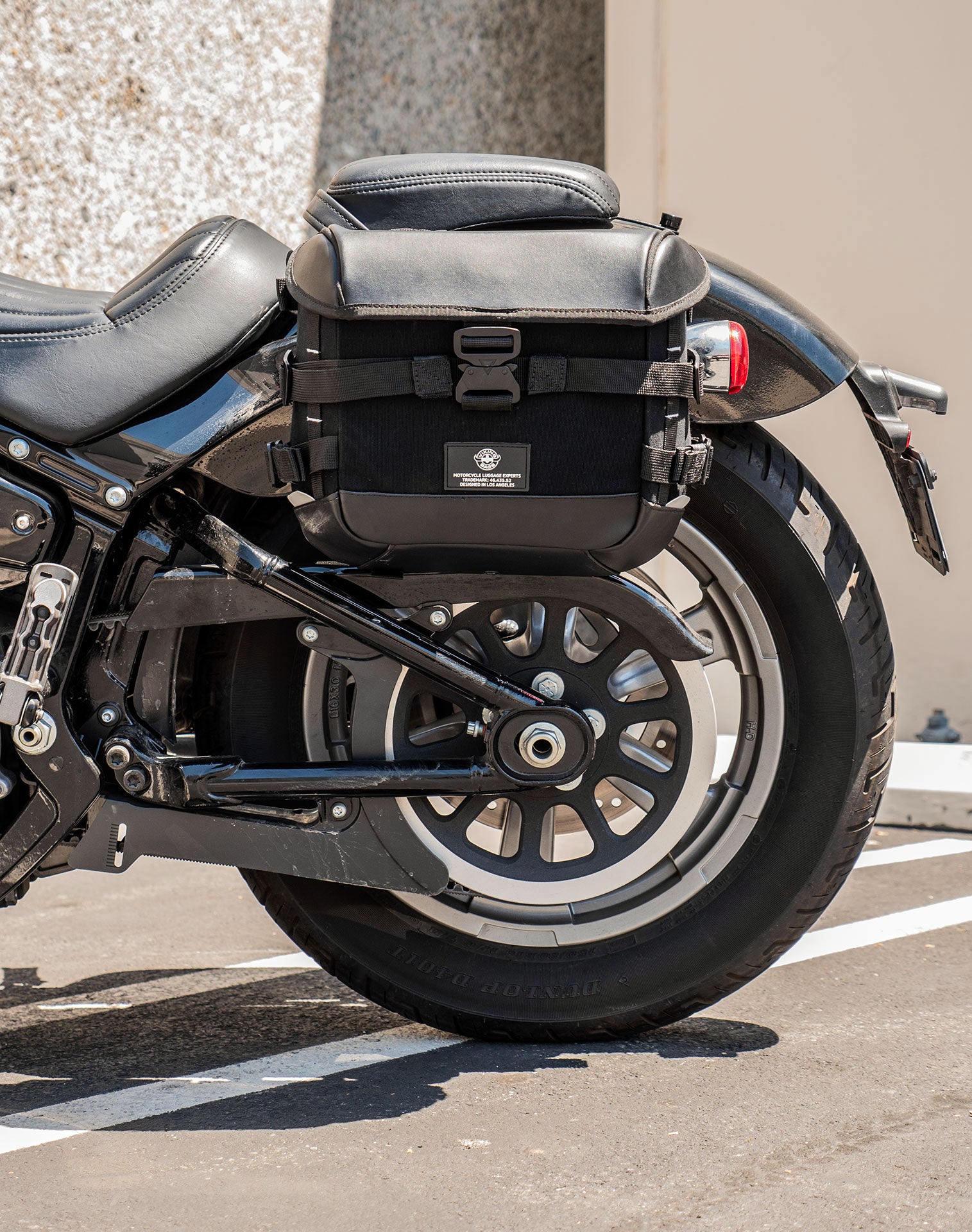 20L - Incognito Quick-Mount Small Saddlebags for Harley Softail Standard FXST Life style 2