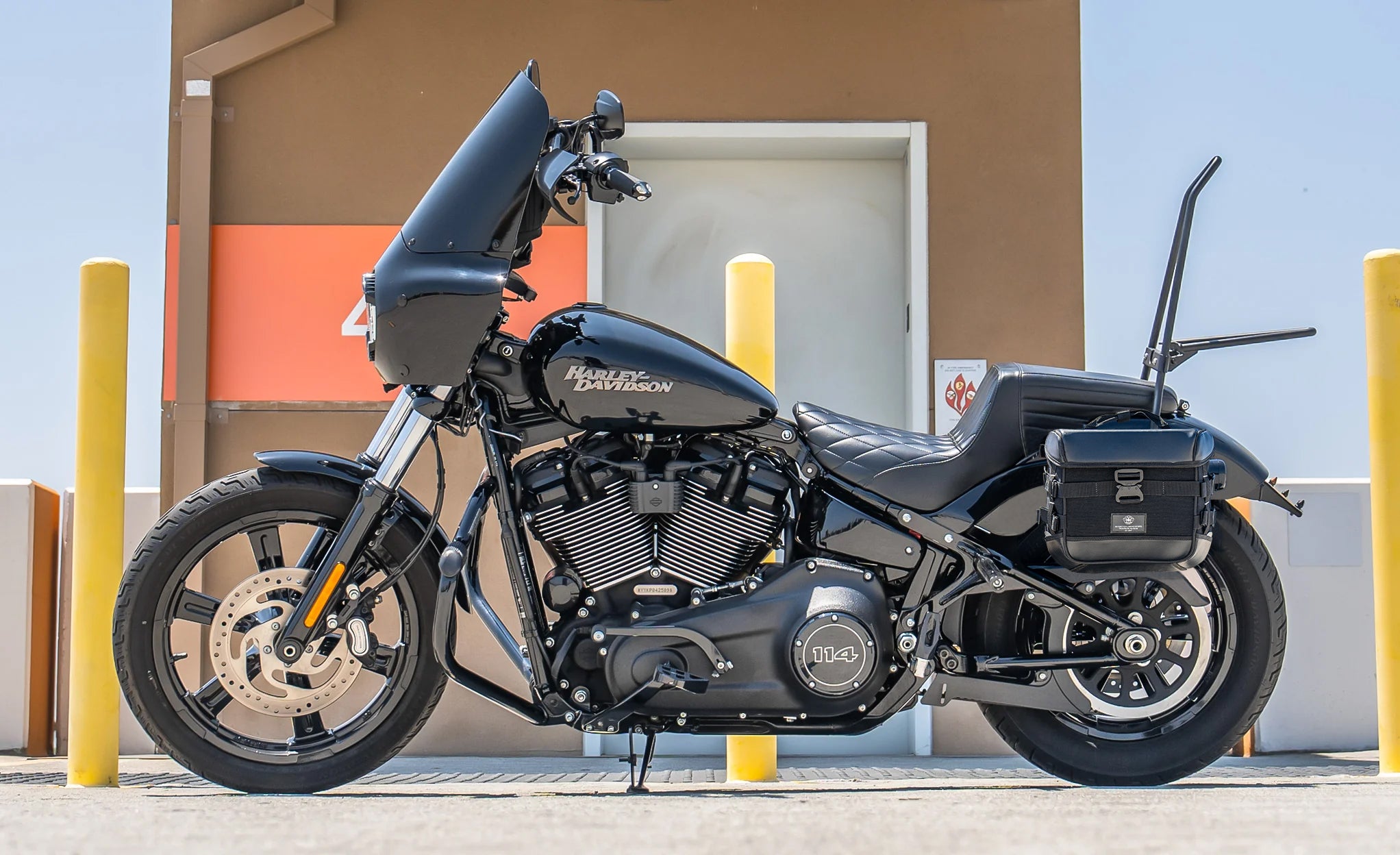 20L - Incognito Quick-Mount Small Saddlebags for Harley Softail Street Bob FXBB Life Style Photo @expand
