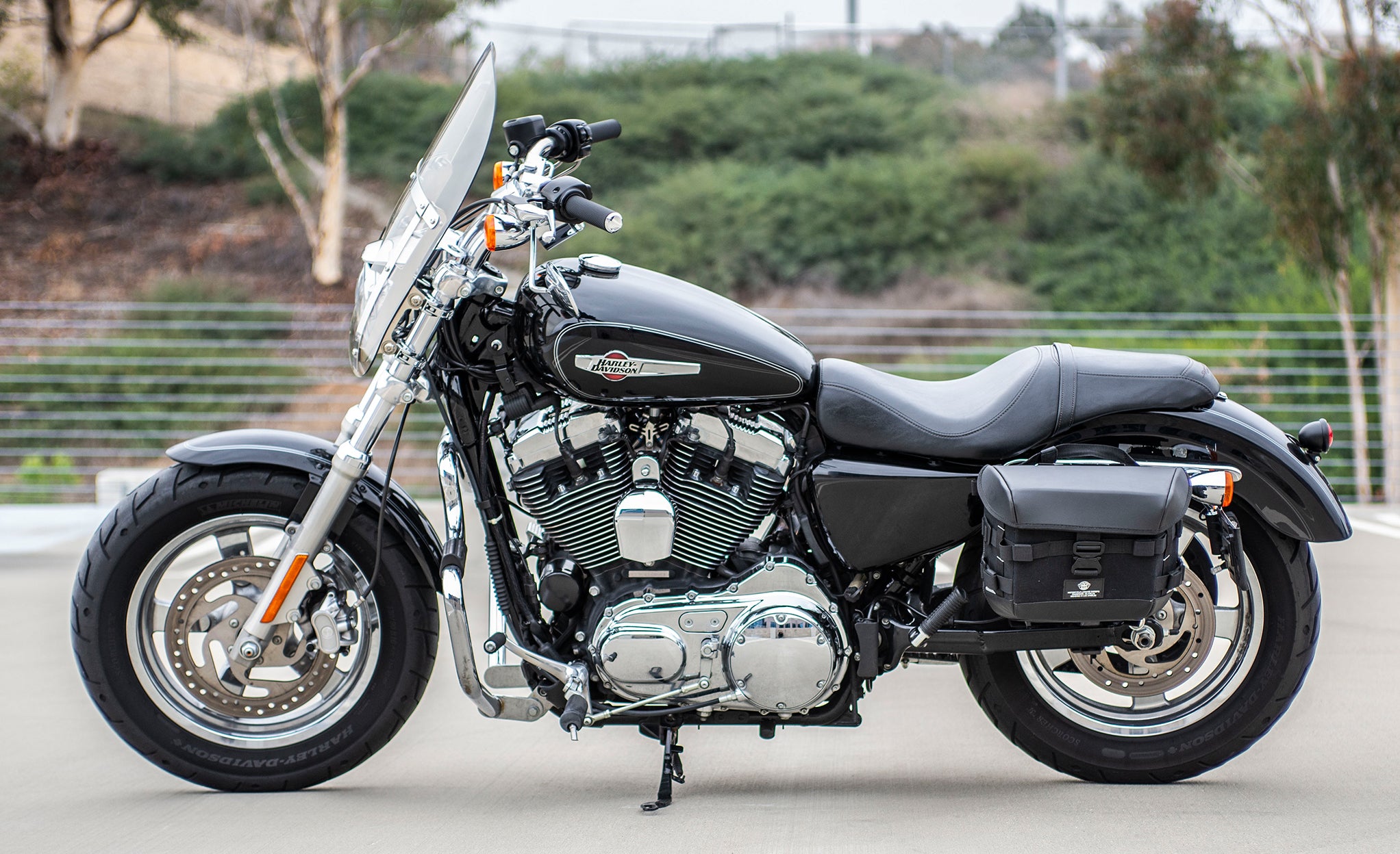 20L - Incognito Quick-Mount Small Saddlebags for Harley Sportster 1200 Custom XL1200C/XLH1200C/XL50 Life Style Photo @expand