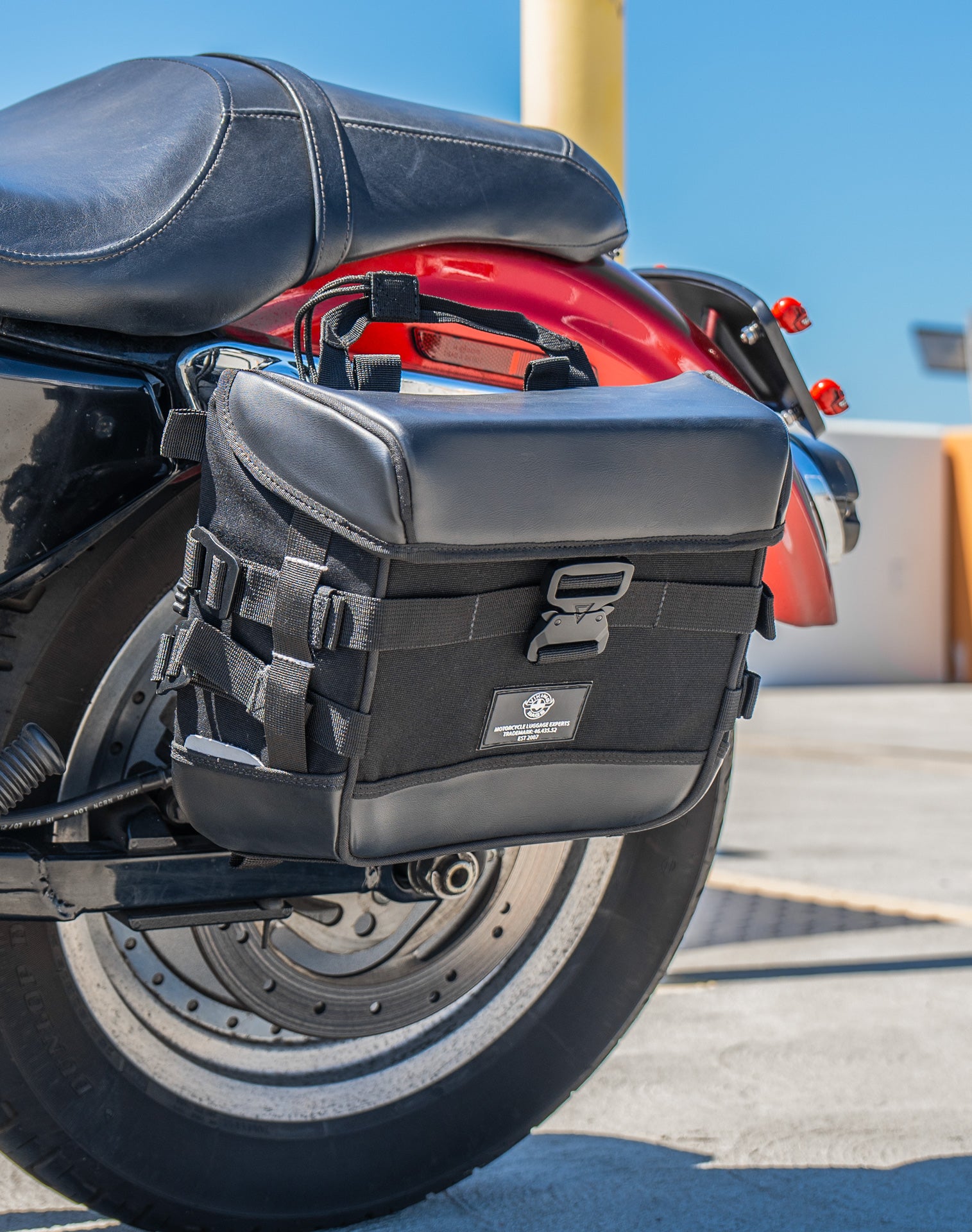 20L - Incognito Quick-Mount Small Saddlebags for Harley Sportster 883 Custom XL883C/XLH883C Lifestyle 3