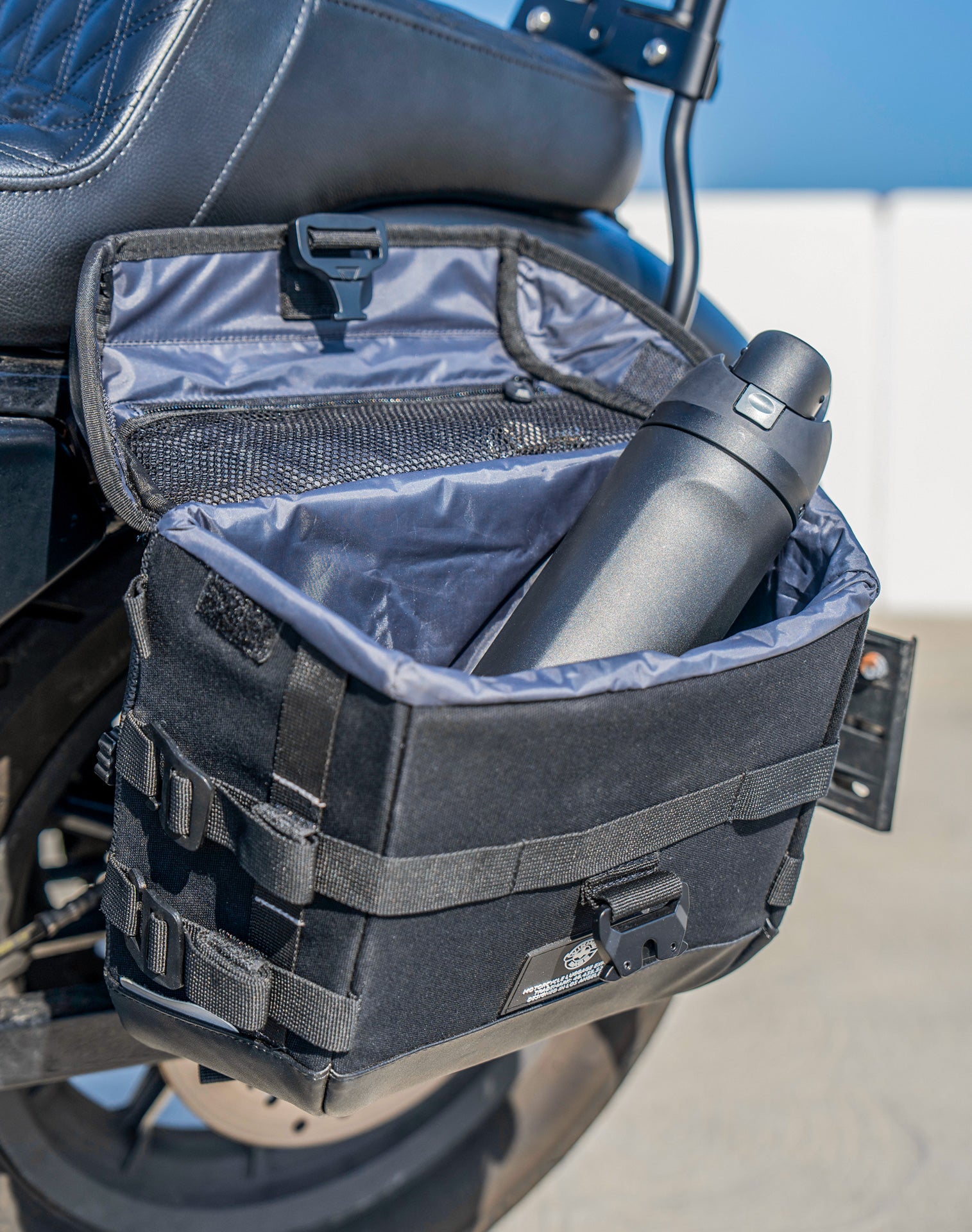 20L - Incognito Quick-Mount Small Saddlebags for Harley Sportster 883 Iron XL883N Lifestyle