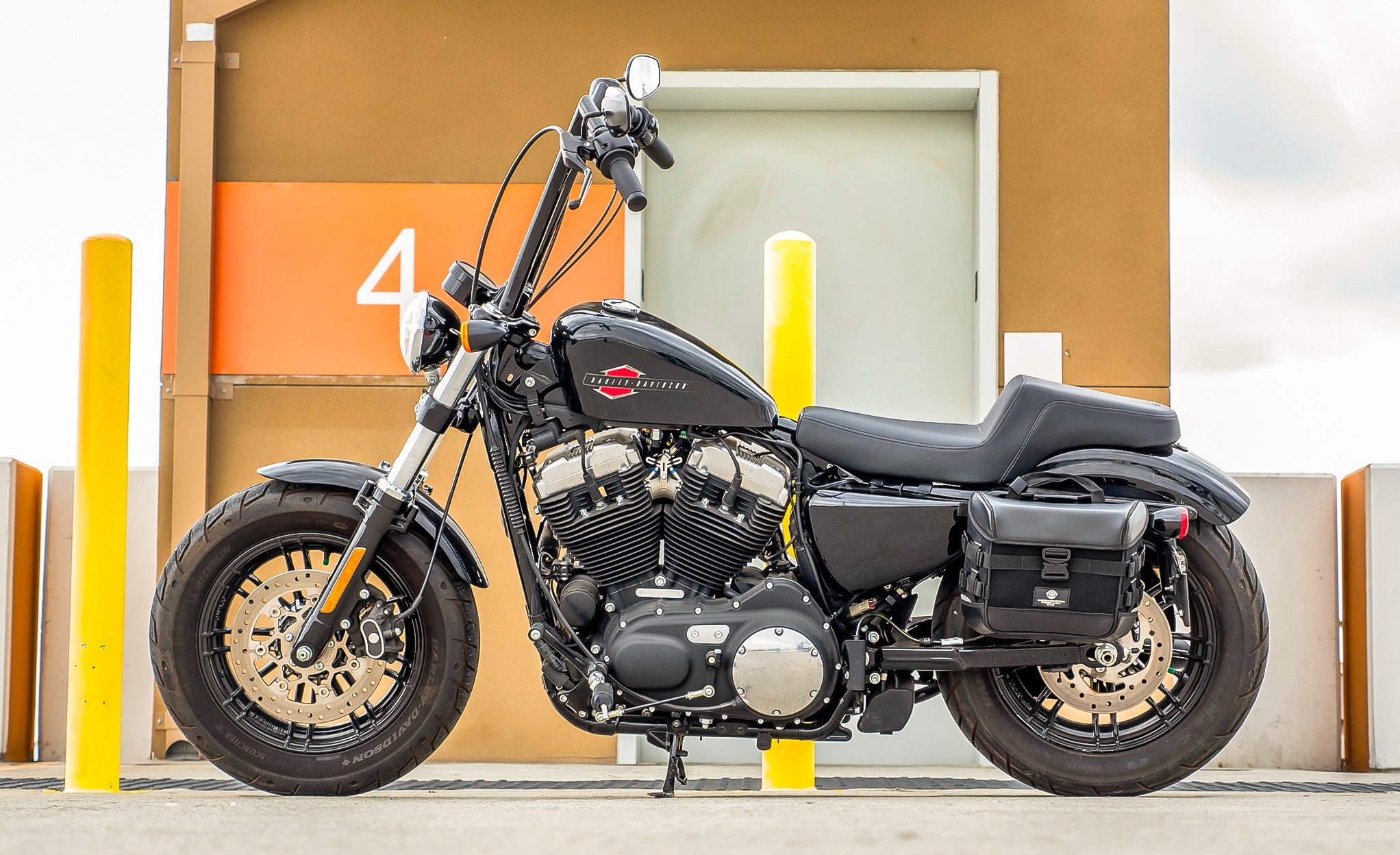 20L - Incognito Quick-Mount Small Saddlebags for Harley Sportster Forty Eight XL1200X/XL1200XS Life Style Photo @expand