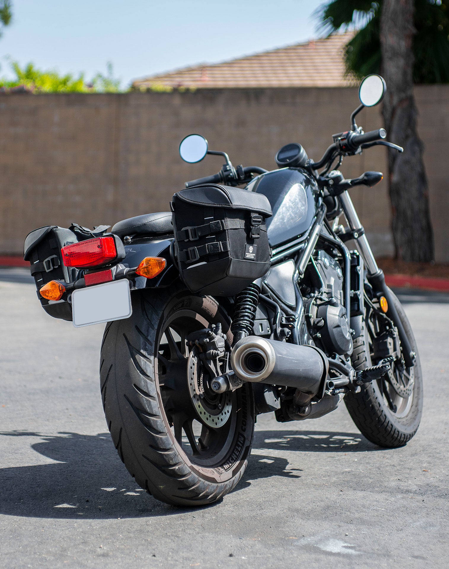 20L - Incognito Quick-Mount Small Honda Rebel 300 Saddlebags Life style 1