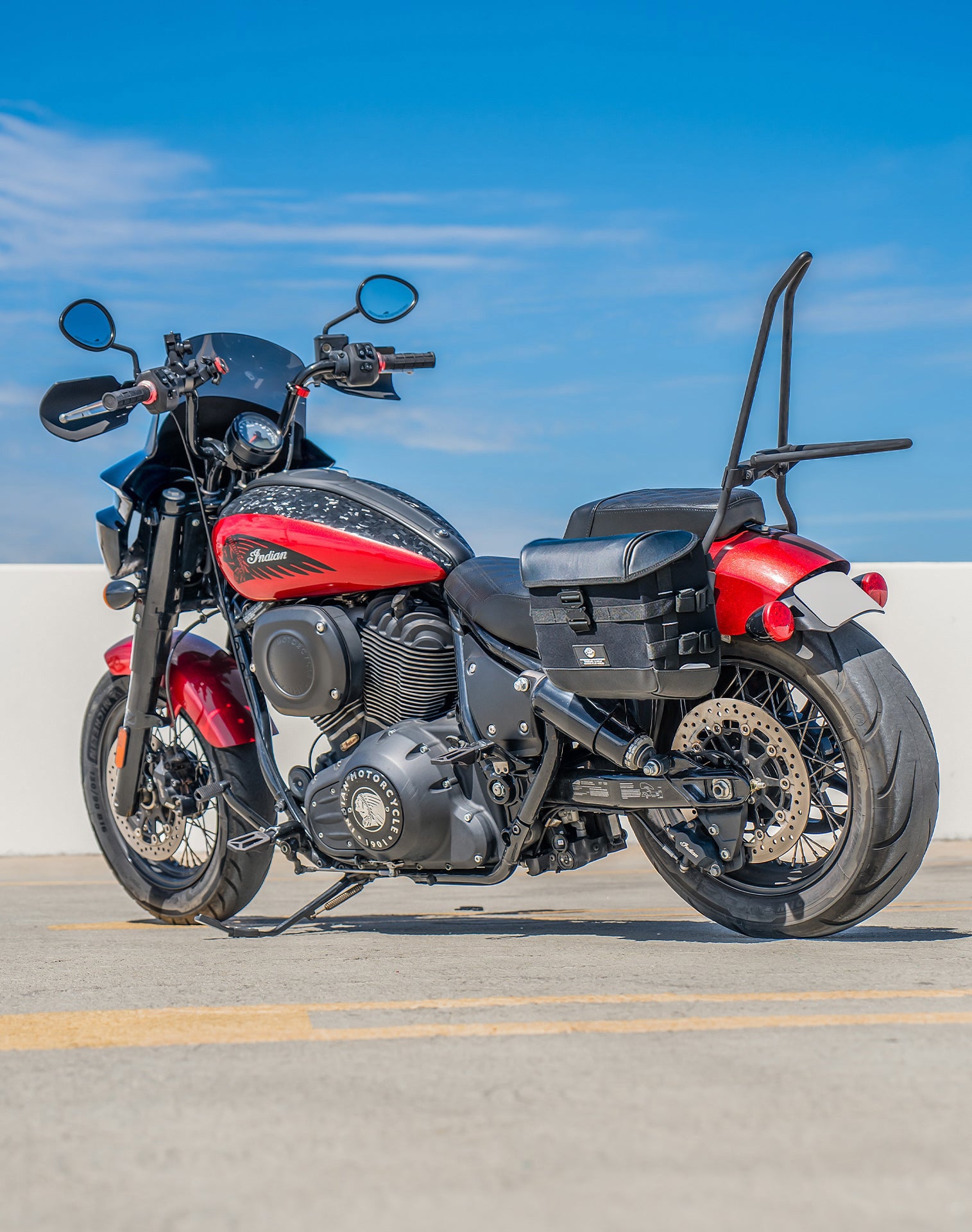 20L - Incognito Quick-Mount Small Indian Chief Dark Horse Saddlebags Life Style Photo