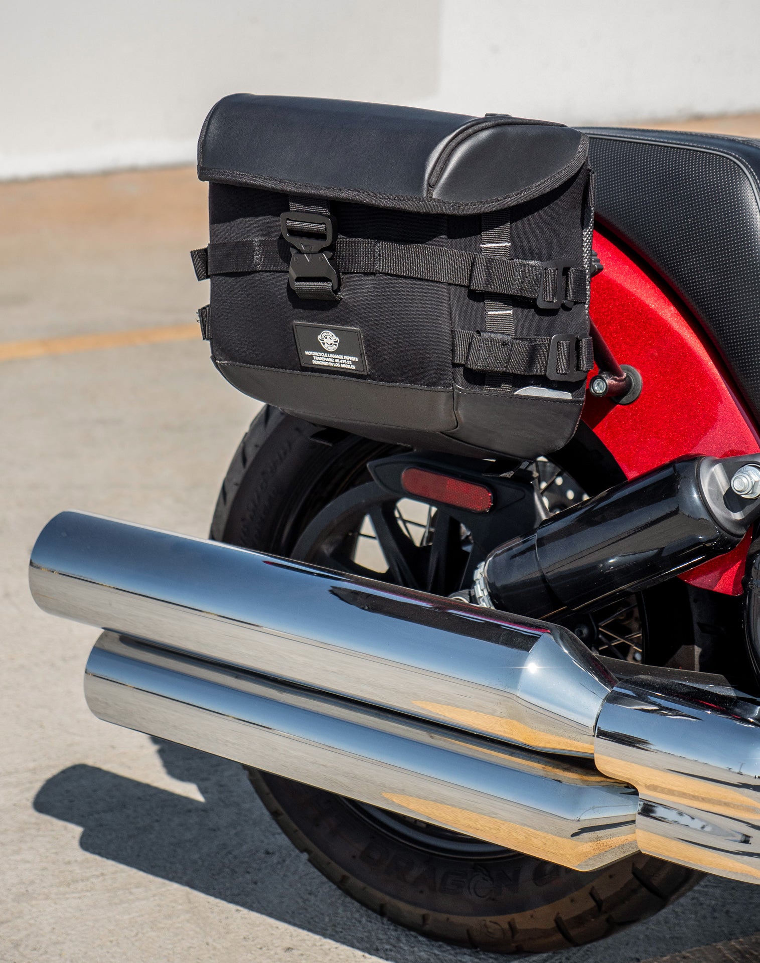 20L - Incognito Quick-Mount Small Indian Super Chief Saddlebags Life style 3